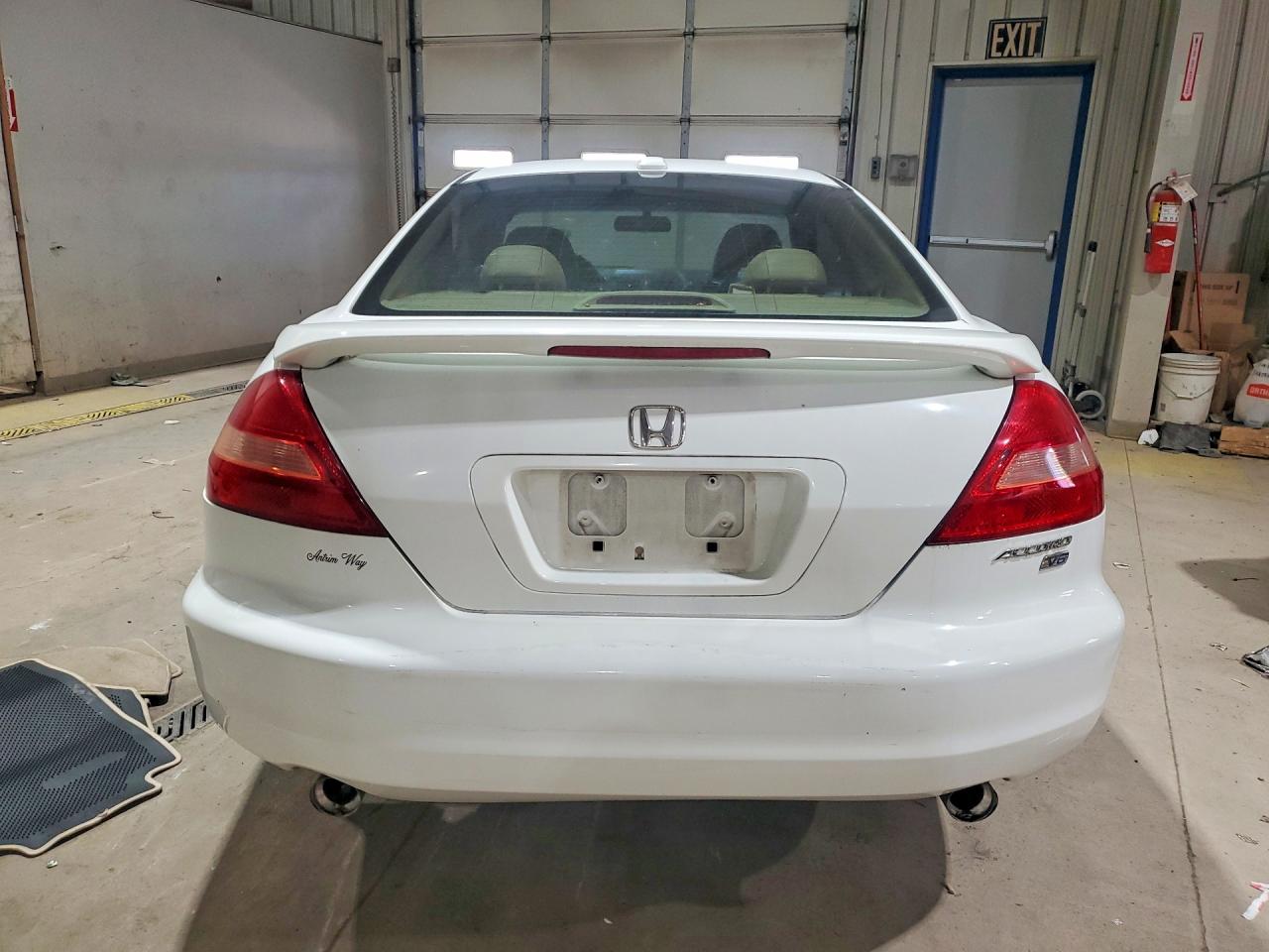 2005 Honda Accord Ex White vin: 1HGCM826X5A000396