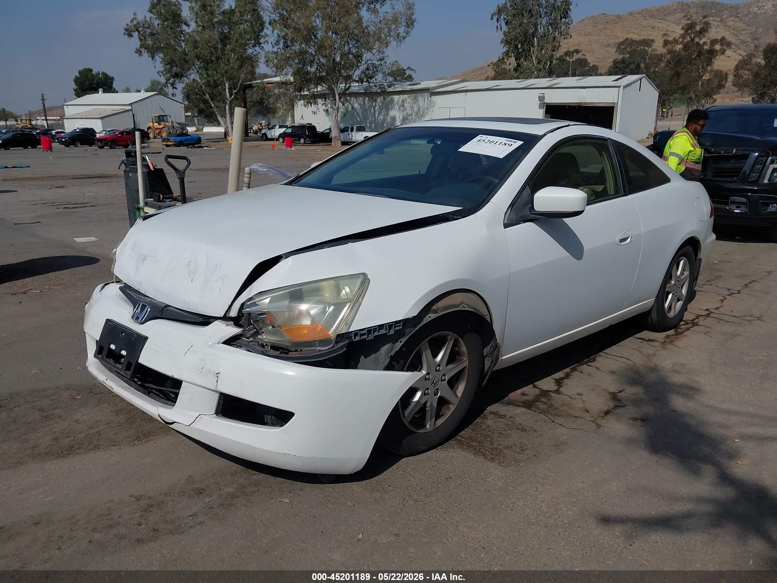 2004 Honda Accord 3.0 Ex White vin: 1HGCM82784A017673