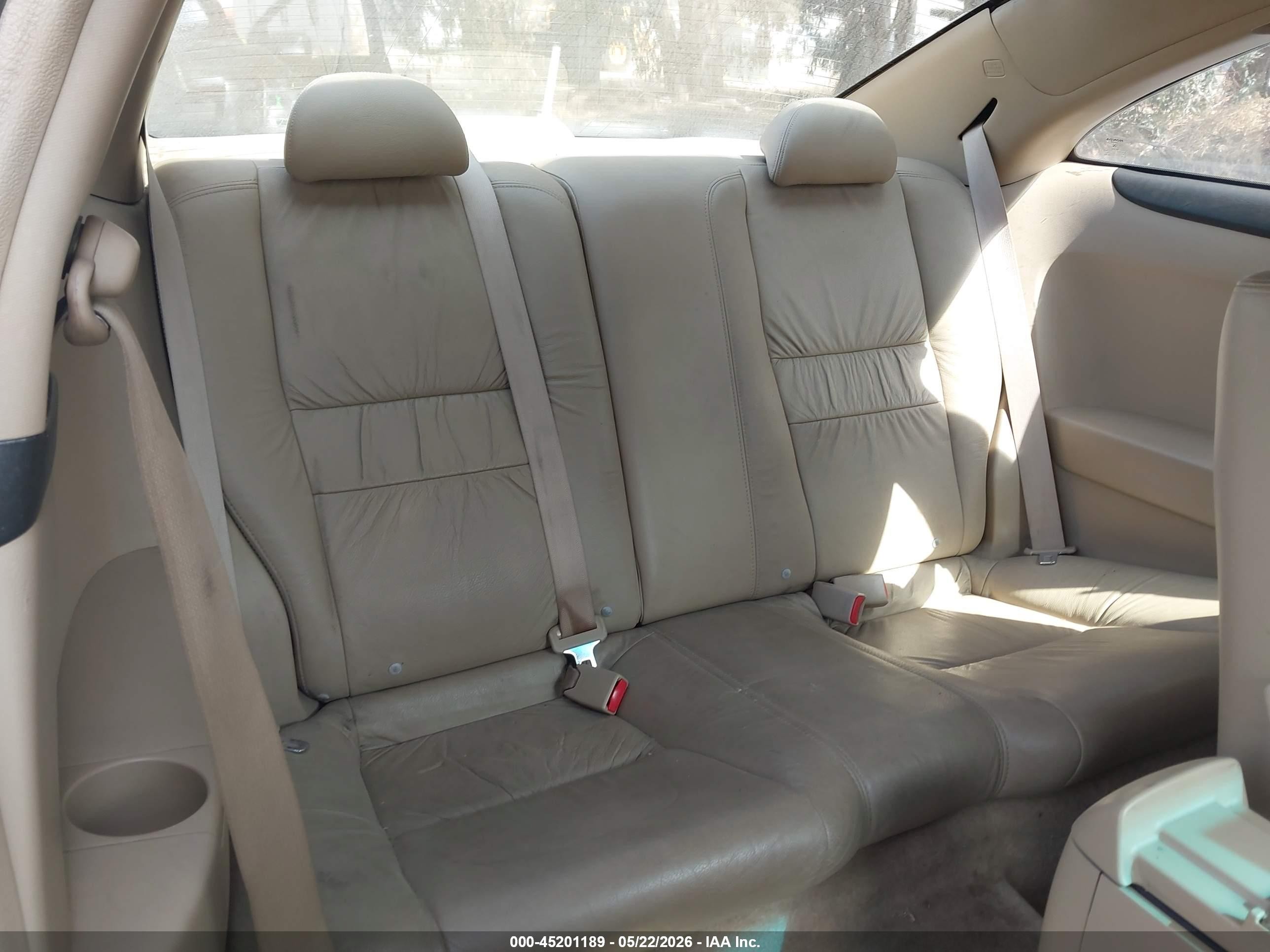 2004 Honda Accord 3.0 Ex White vin: 1HGCM82784A017673