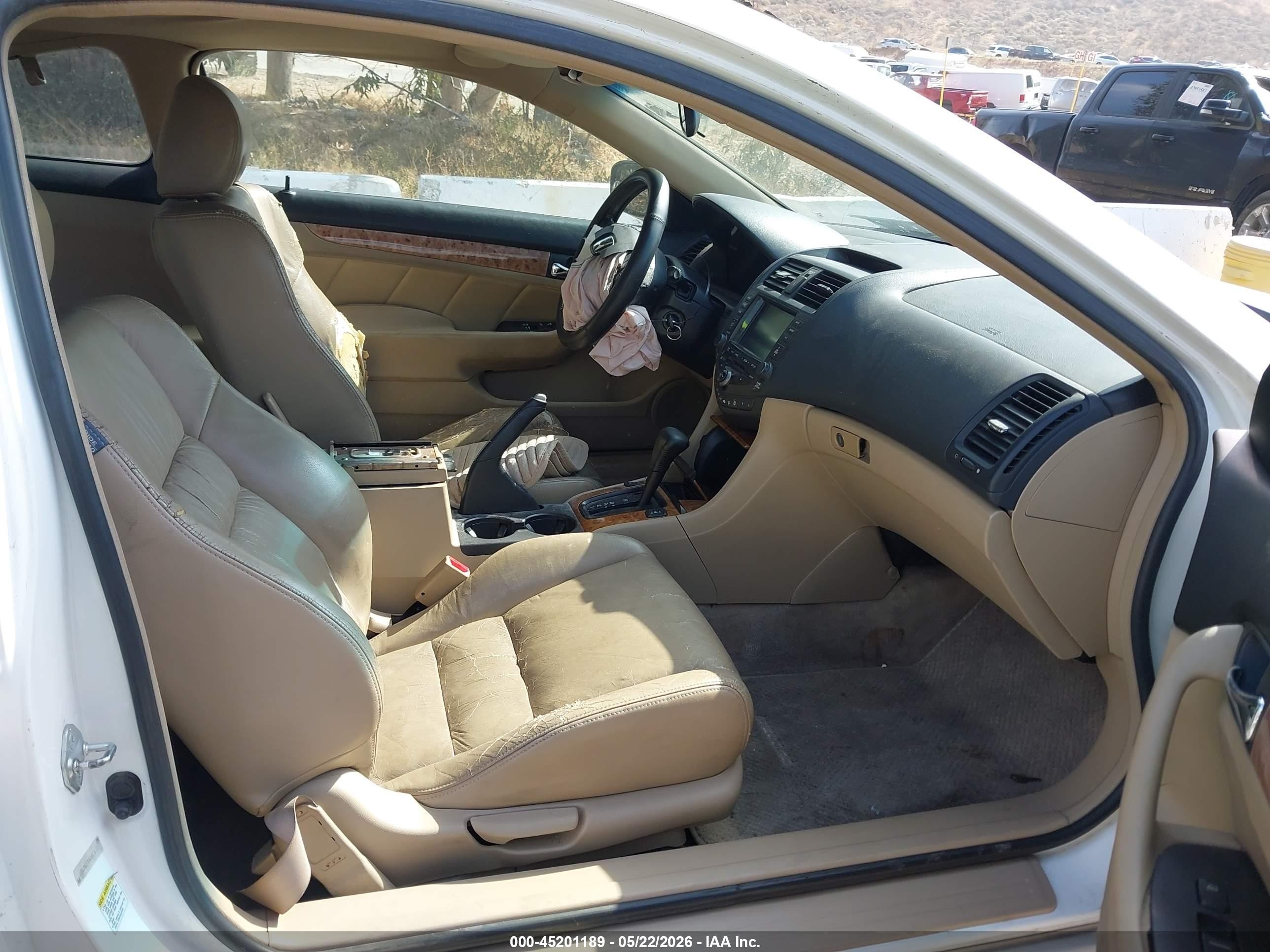 2004 Honda Accord 3.0 Ex White vin: 1HGCM82784A017673