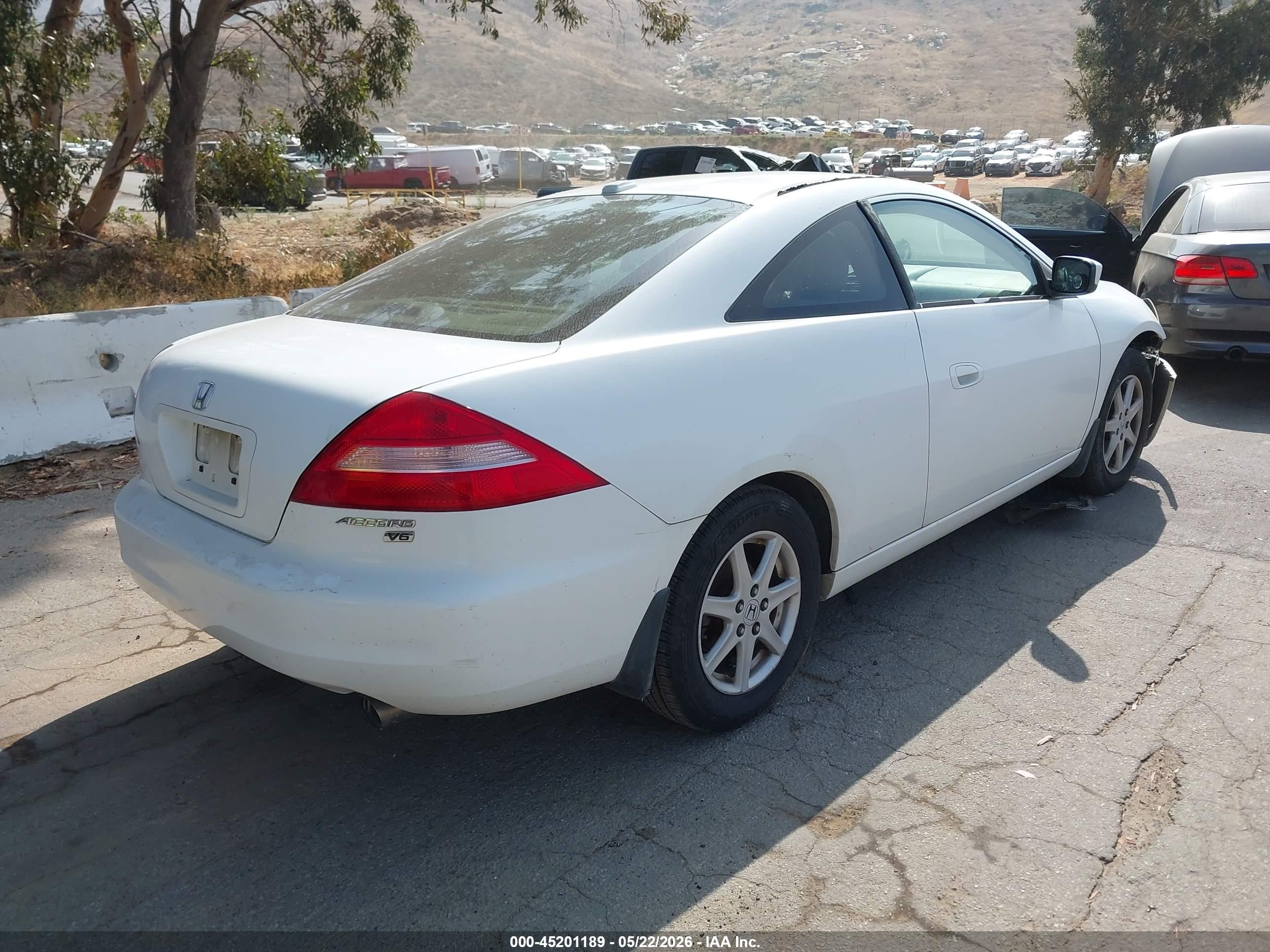 2004 Honda Accord 3.0 Ex White vin: 1HGCM82784A017673