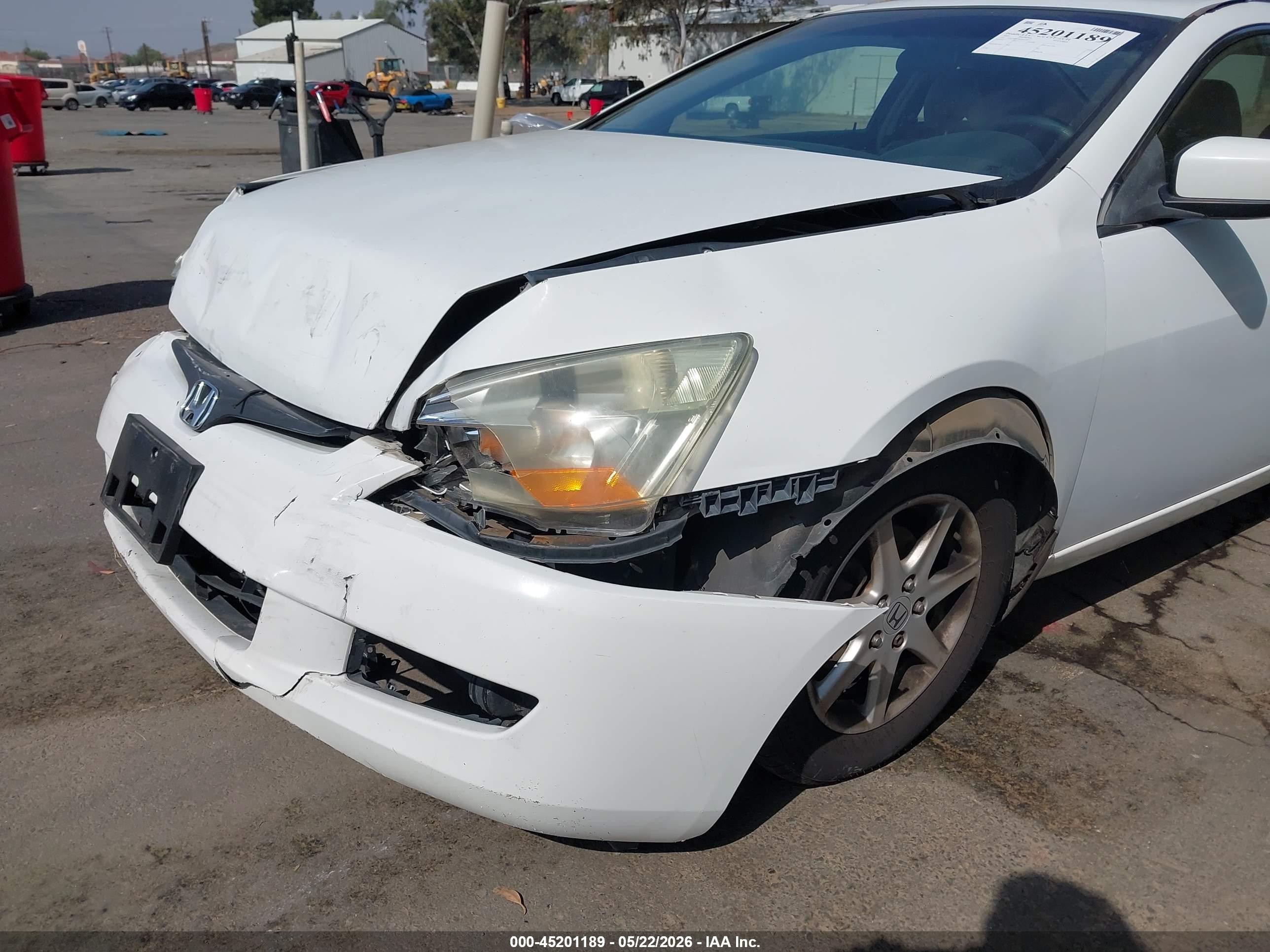 2004 Honda Accord 3.0 Ex White vin: 1HGCM82784A017673