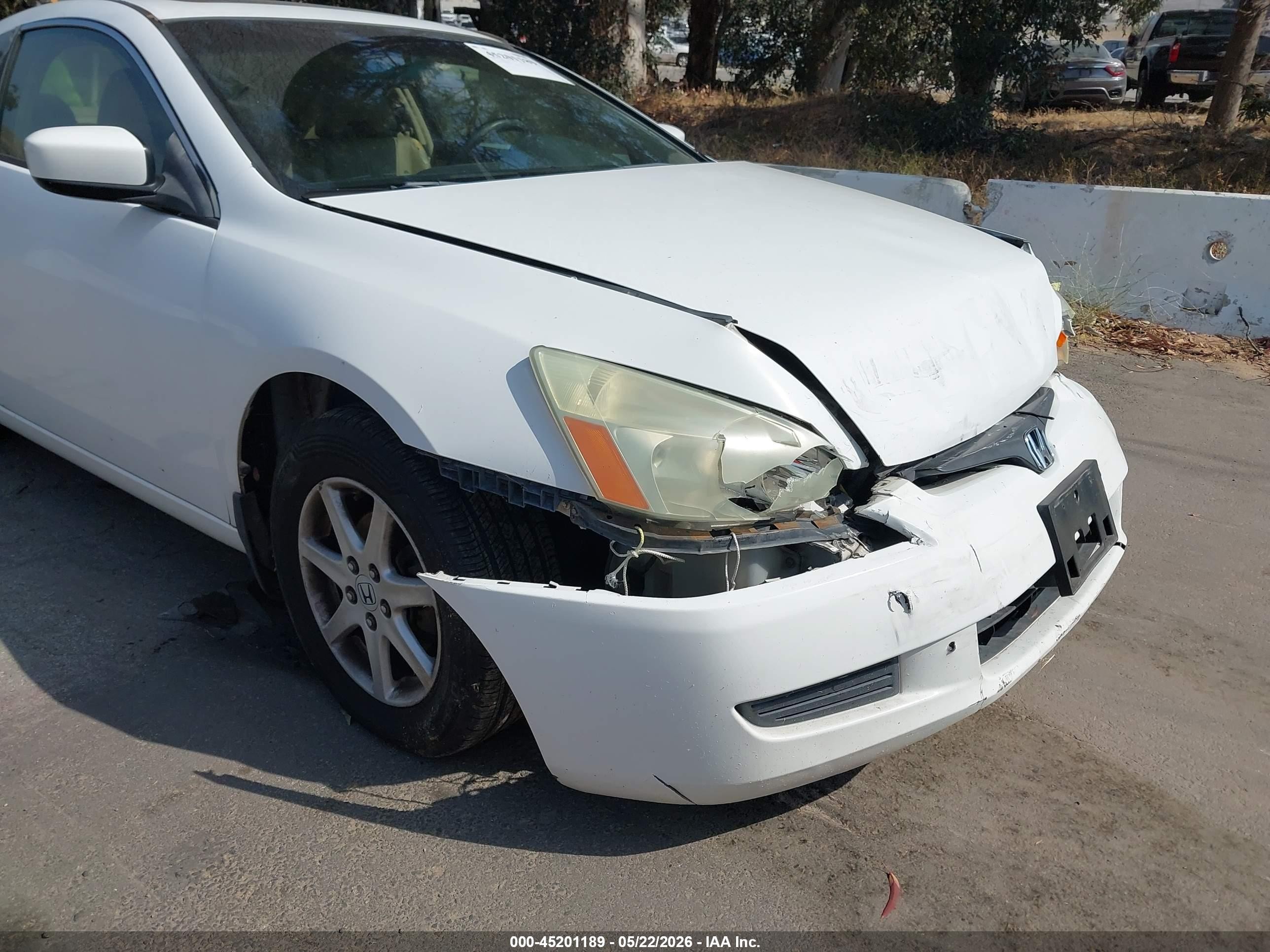 2004 Honda Accord 3.0 Ex White vin: 1HGCM82784A017673