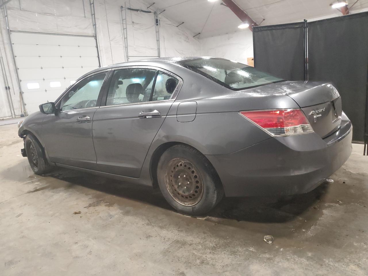 2009 Honda Accord Lx Gray vin: 1HGCP26309A131928 Damage: Left Qtr Panel, Dent(S) W/ Paint Dmg, 3 To 4 Inches