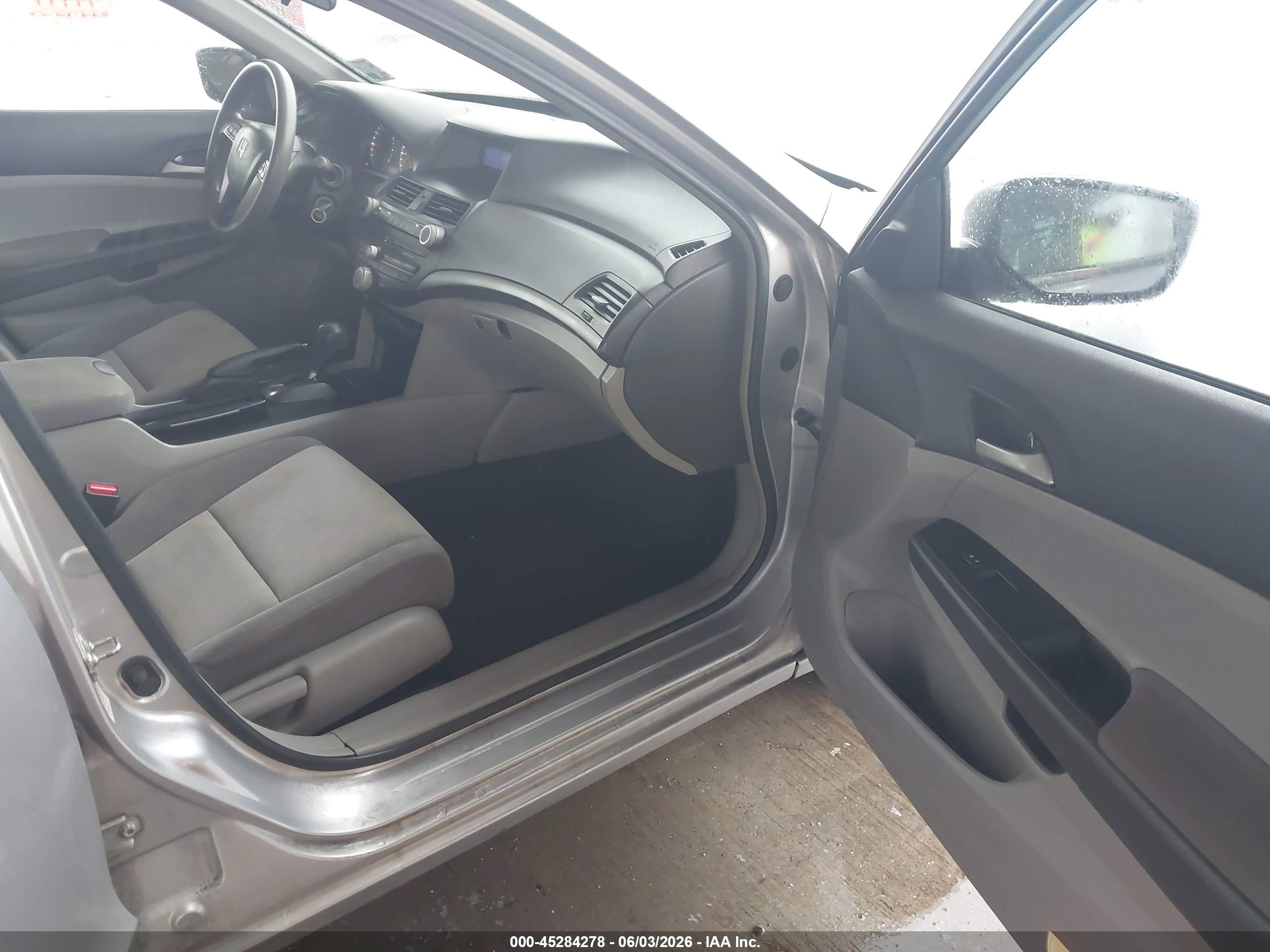 2008 Honda Accord 2.4 Lx Silver vin: 1HGCP26338A157552