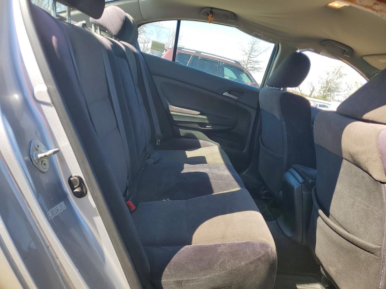 2008 Honda Accord Lx Silver vin: 1HGCP26368A116705