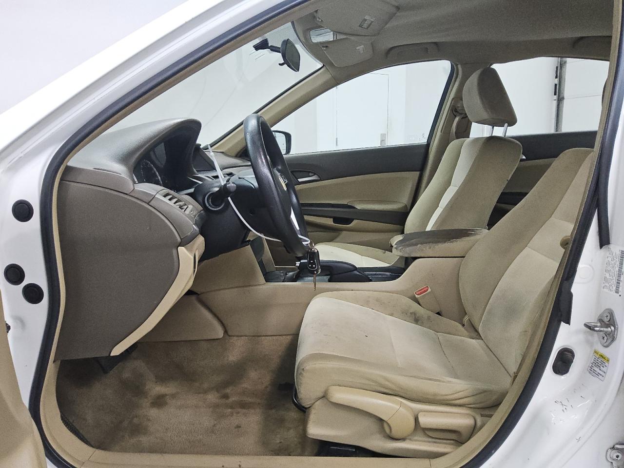2009 Honda Accord Lx White vin: 1HGCP26369A060797 Damage: Front Center Armrest, Worn, Replacement Required