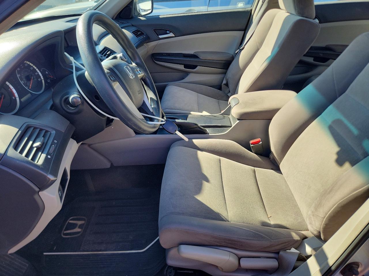 2009 Honda Accord Lx Silver vin: 1HGCP26369A098028