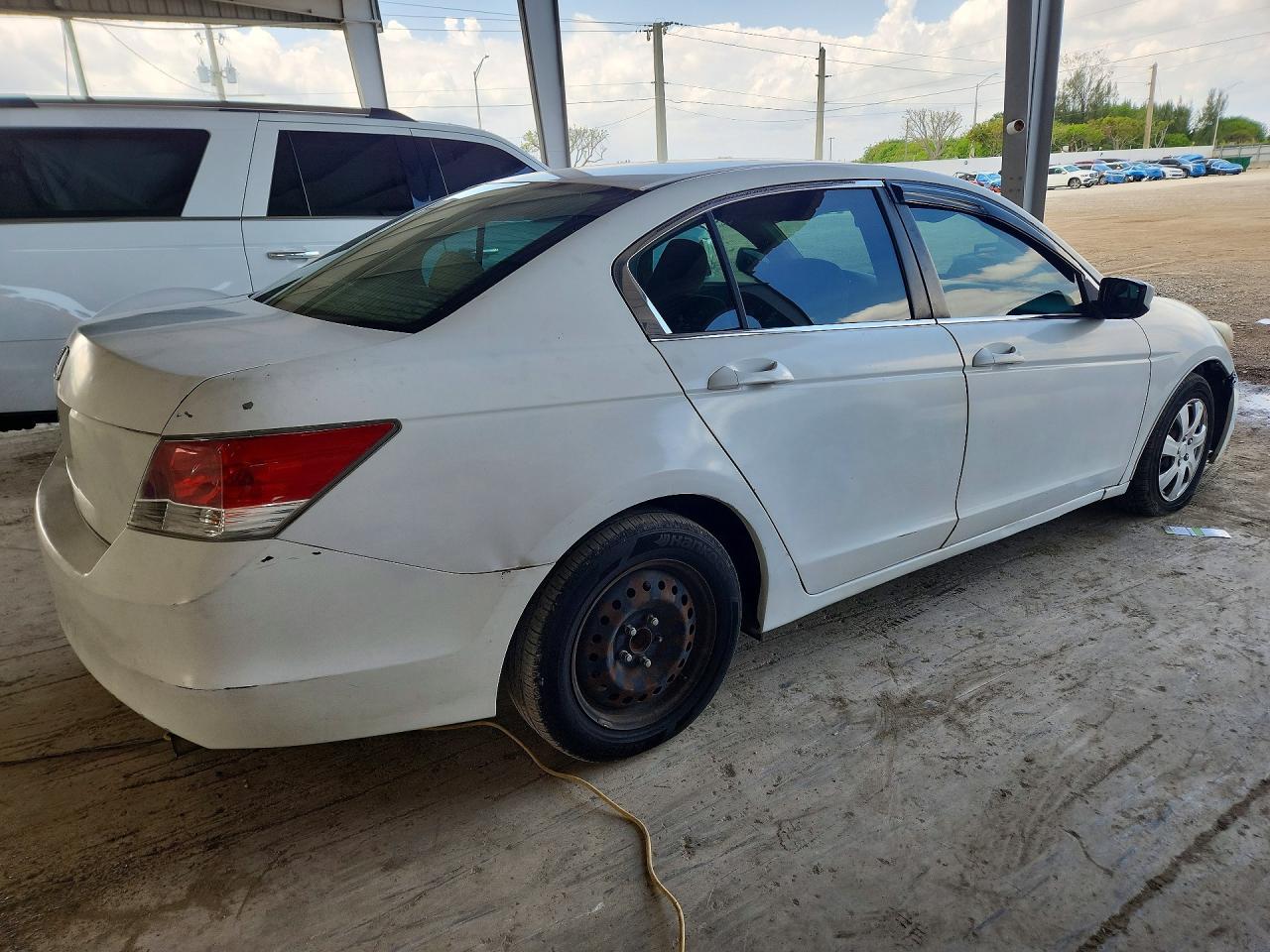 2008 Honda Accord Lx White vin: 1HGCP26388A139841