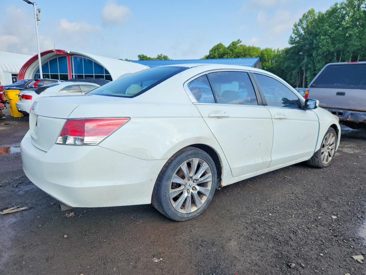 2008 Honda Accord Lx White vin: 1HGCP26398A050697