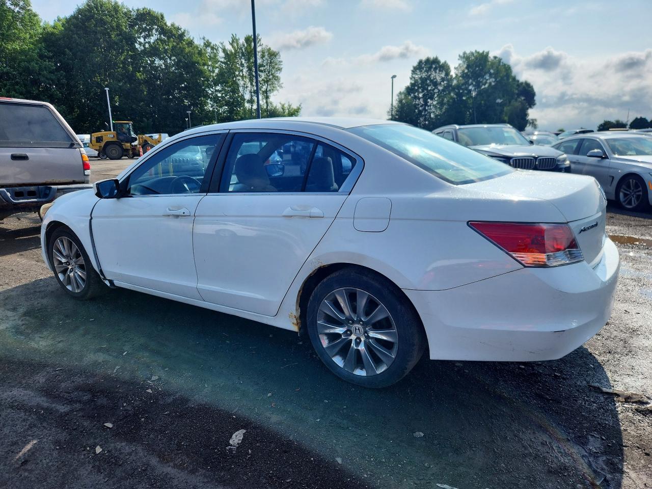 2008 Honda Accord Lx White vin: 1HGCP26398A050697