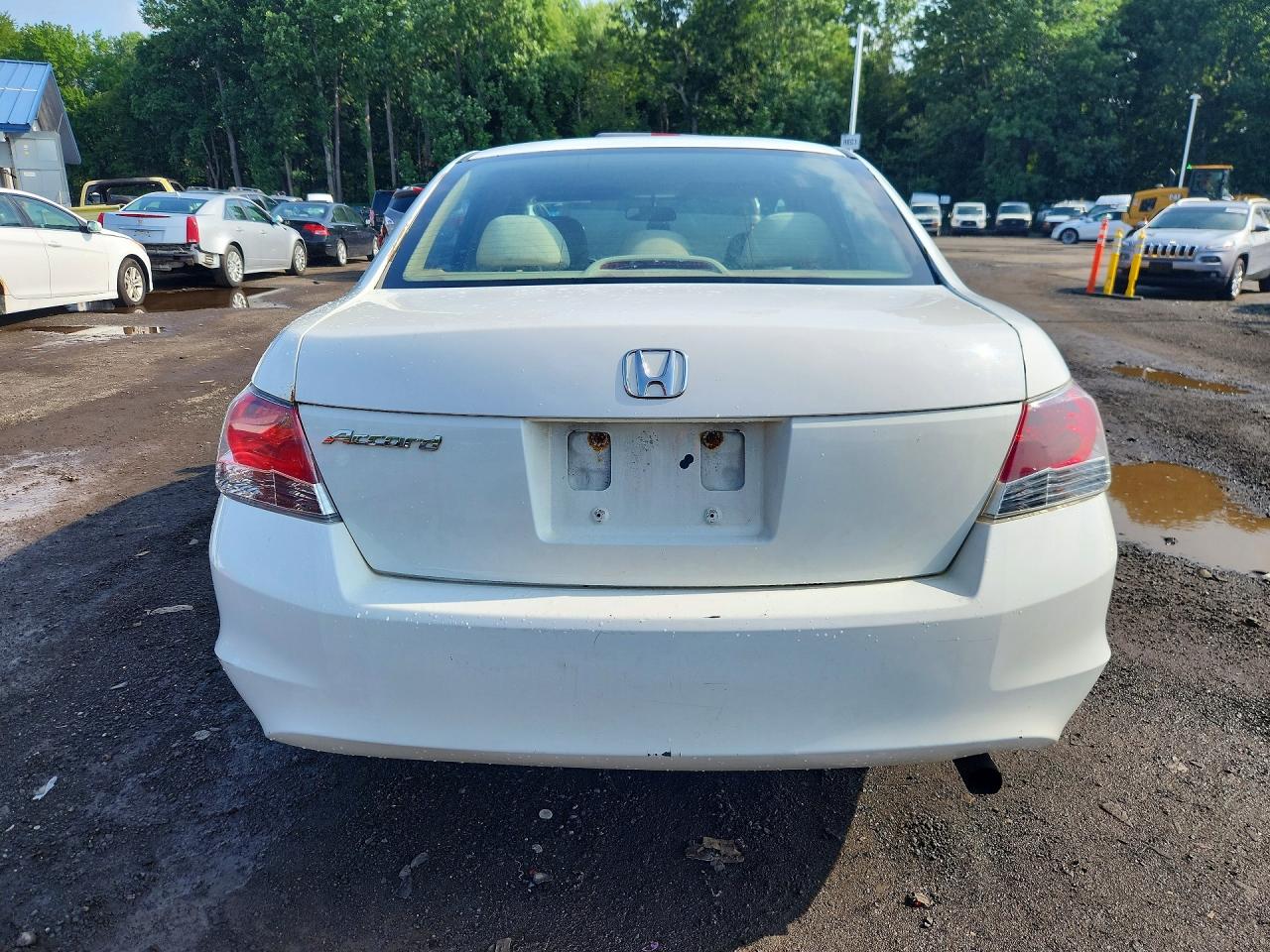 2008 Honda Accord Lx White vin: 1HGCP26398A050697