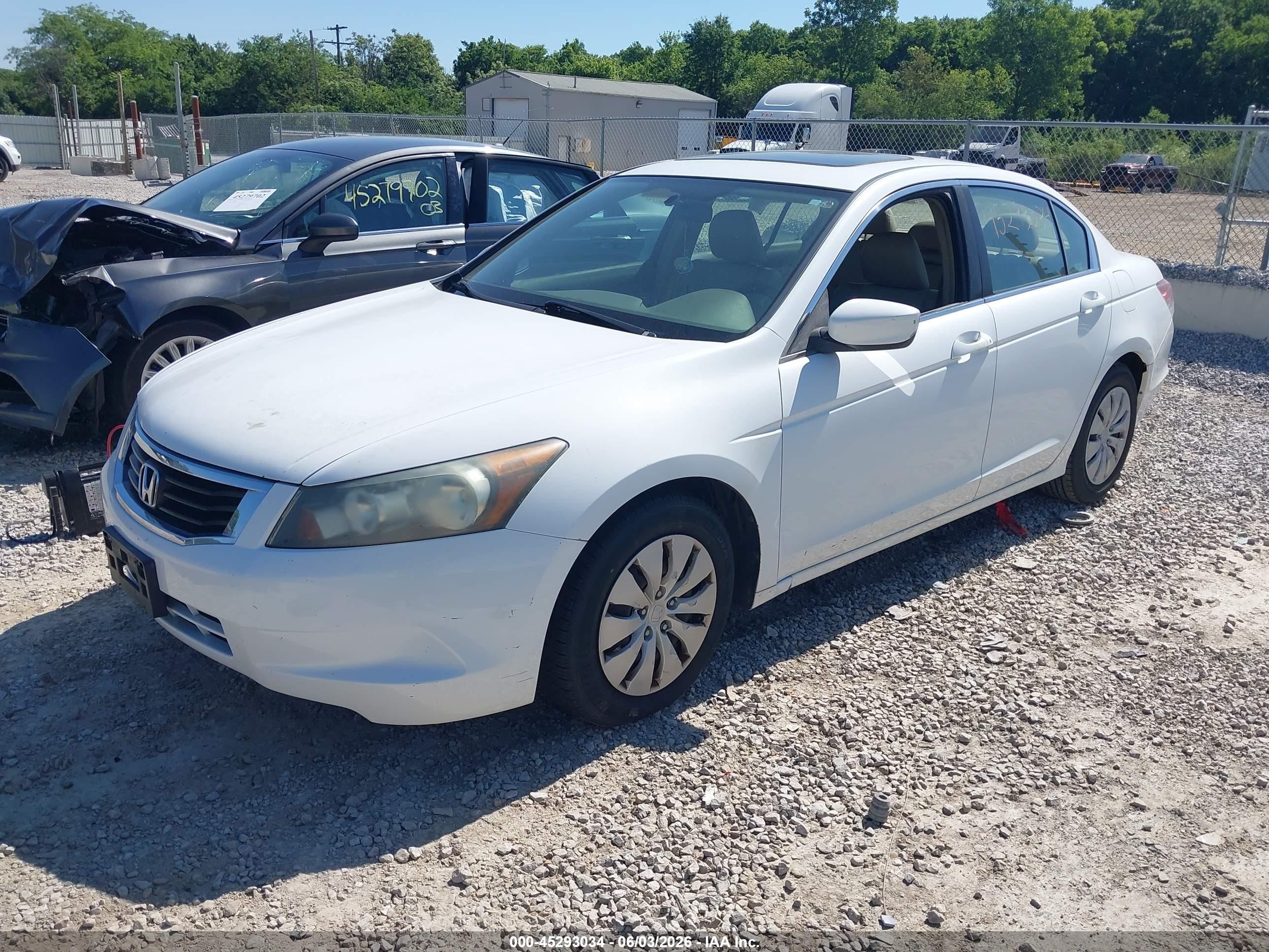 2008 Honda Accord 2.4 Lx White vin: 1HGCP263X8A094370