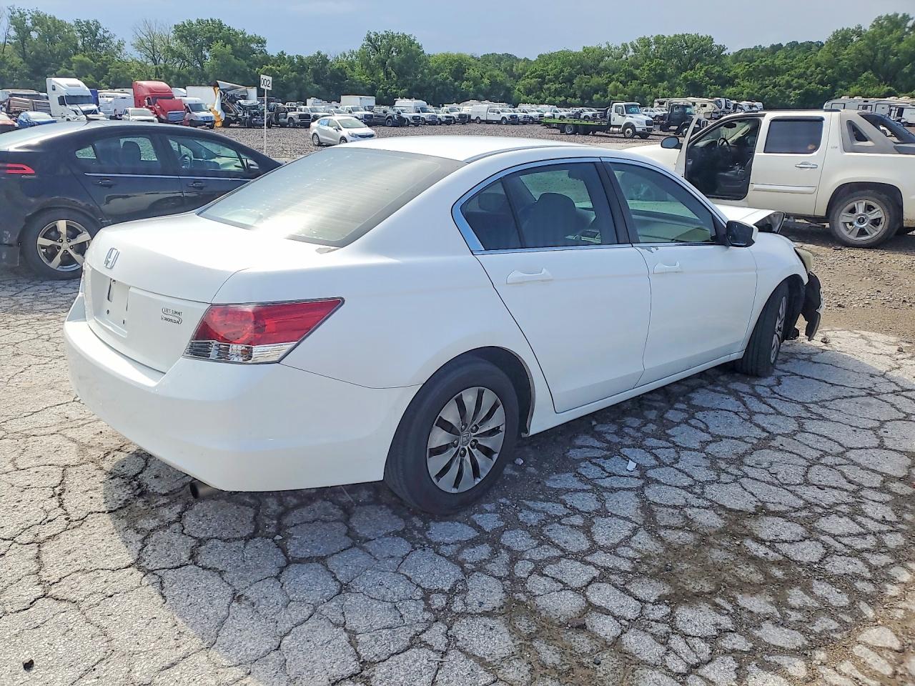 2008 Honda Accord Lx White vin: 1HGCP263X8A163722
