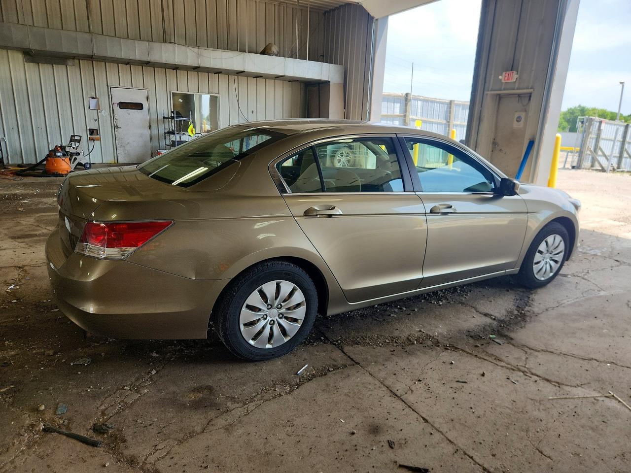 2009 Honda Accord Lx Tan vin: 1HGCP263X9A103702