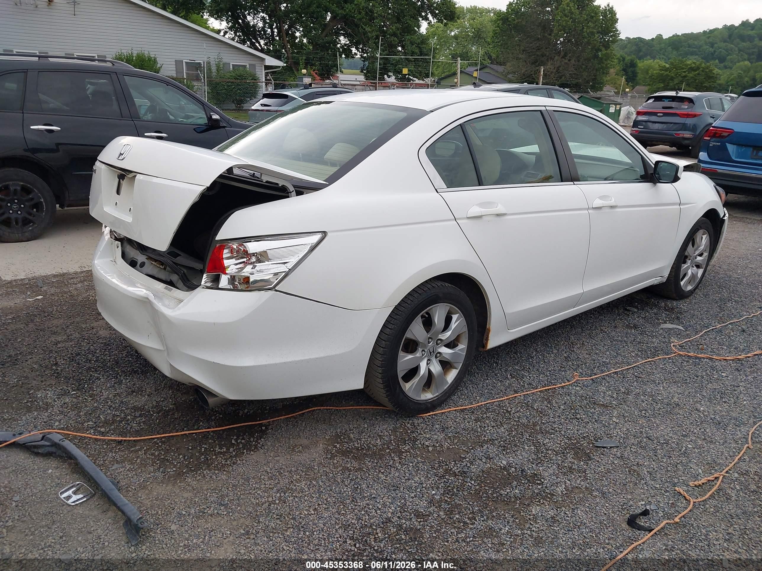 2009 Honda Accord 2.4 Ex White vin: 1HGCP26709A137229