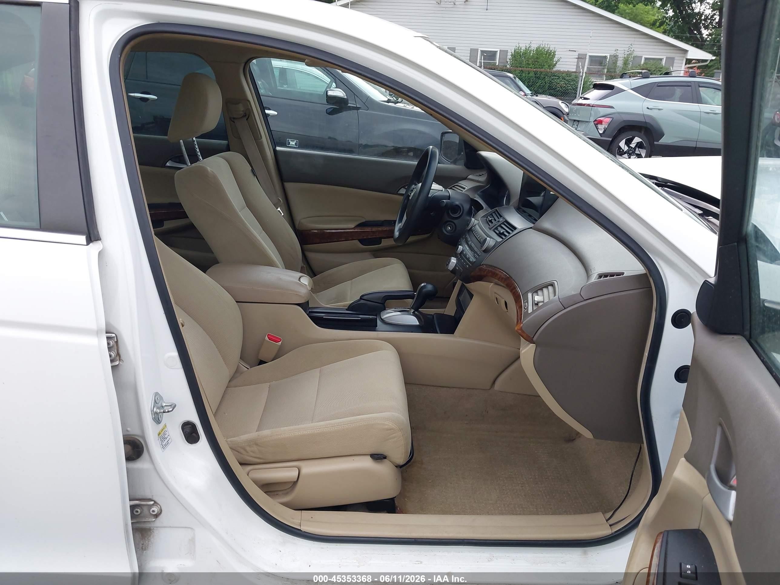 2009 Honda Accord 2.4 Ex White vin: 1HGCP26709A137229