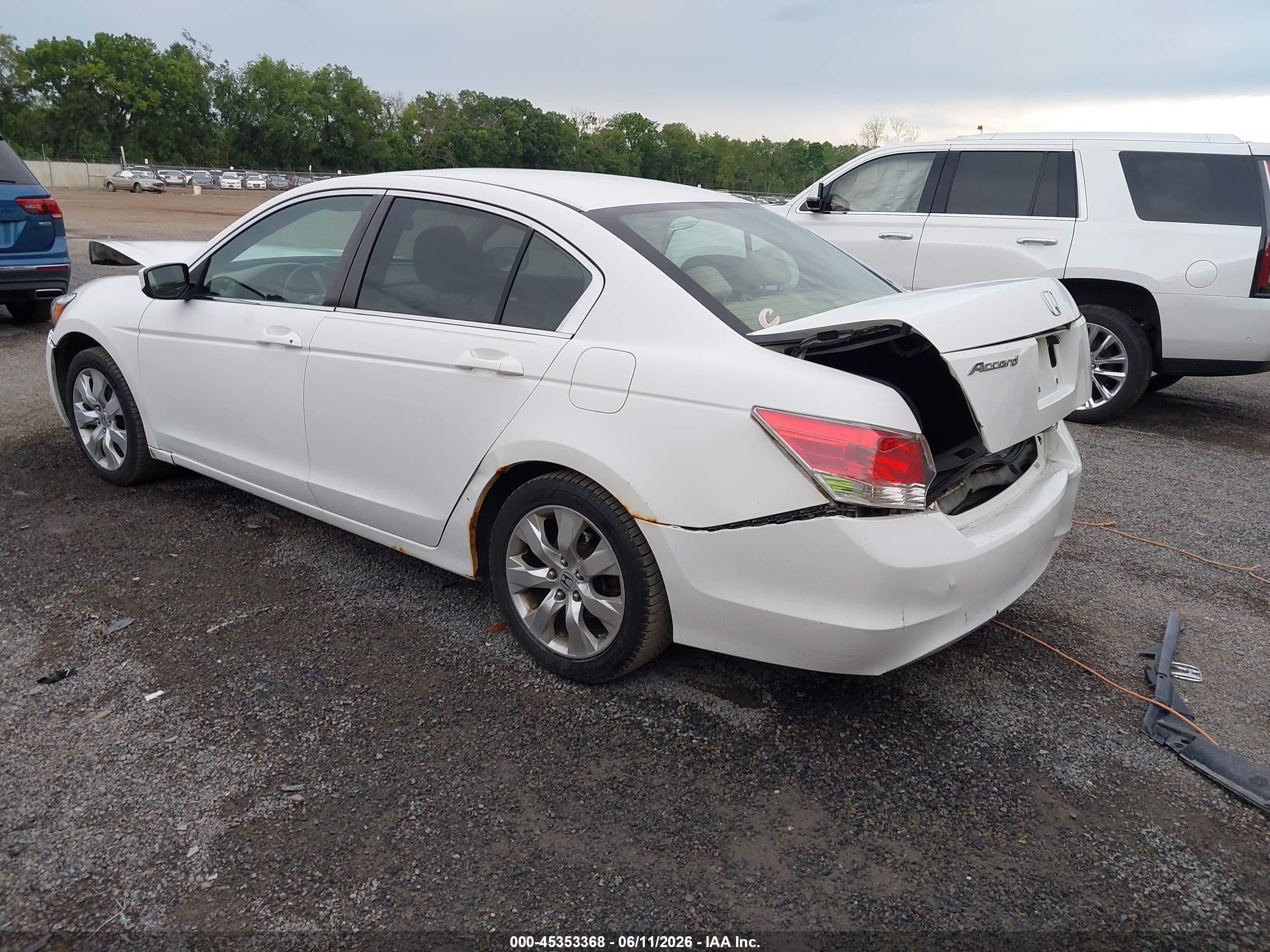 2009 Honda Accord 2.4 Ex White vin: 1HGCP26709A137229