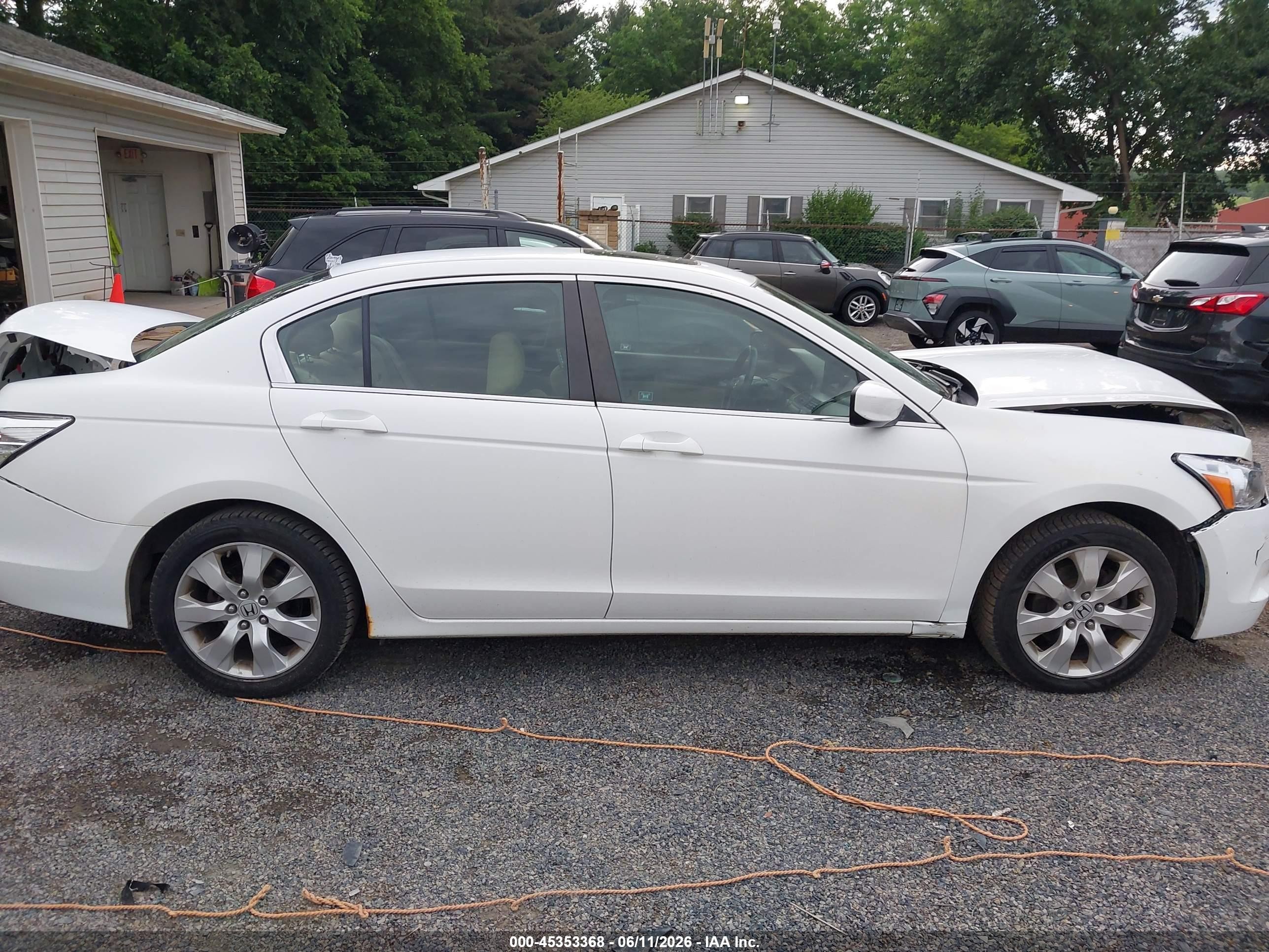 2009 Honda Accord 2.4 Ex White vin: 1HGCP26709A137229