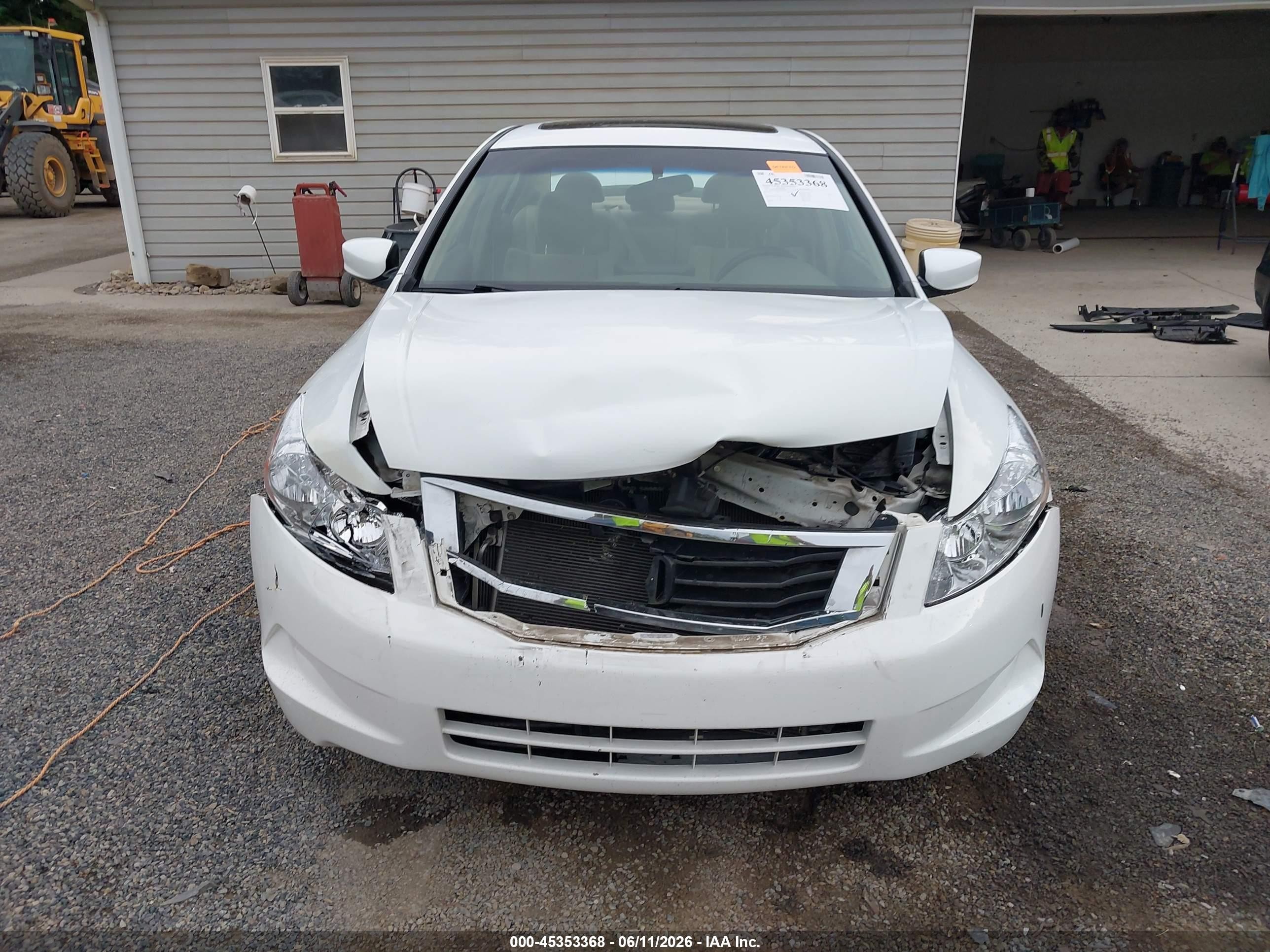 2009 Honda Accord 2.4 Ex White vin: 1HGCP26709A137229