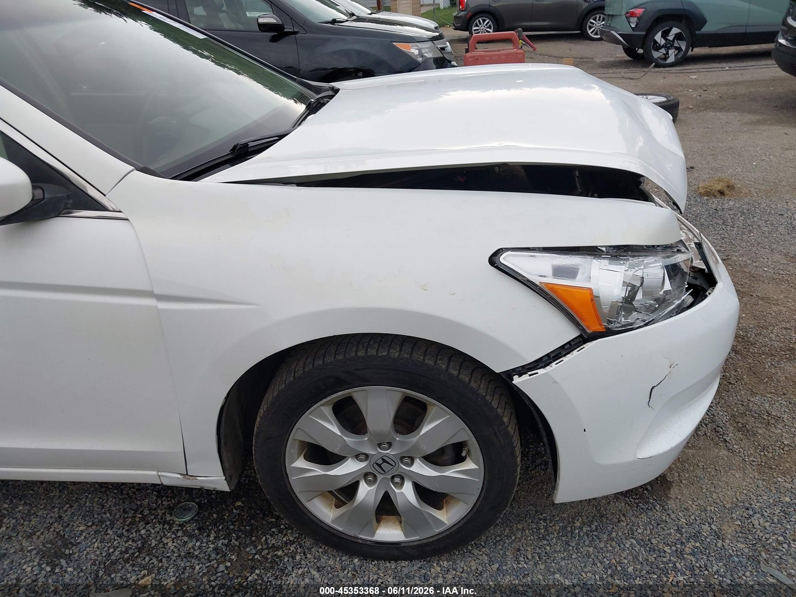 2009 Honda Accord 2.4 Ex White vin: 1HGCP26709A137229