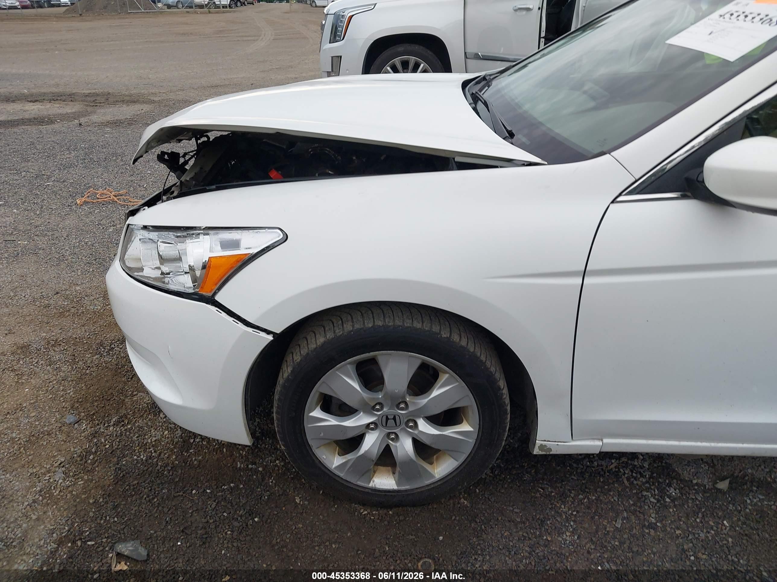 2009 Honda Accord 2.4 Ex White vin: 1HGCP26709A137229