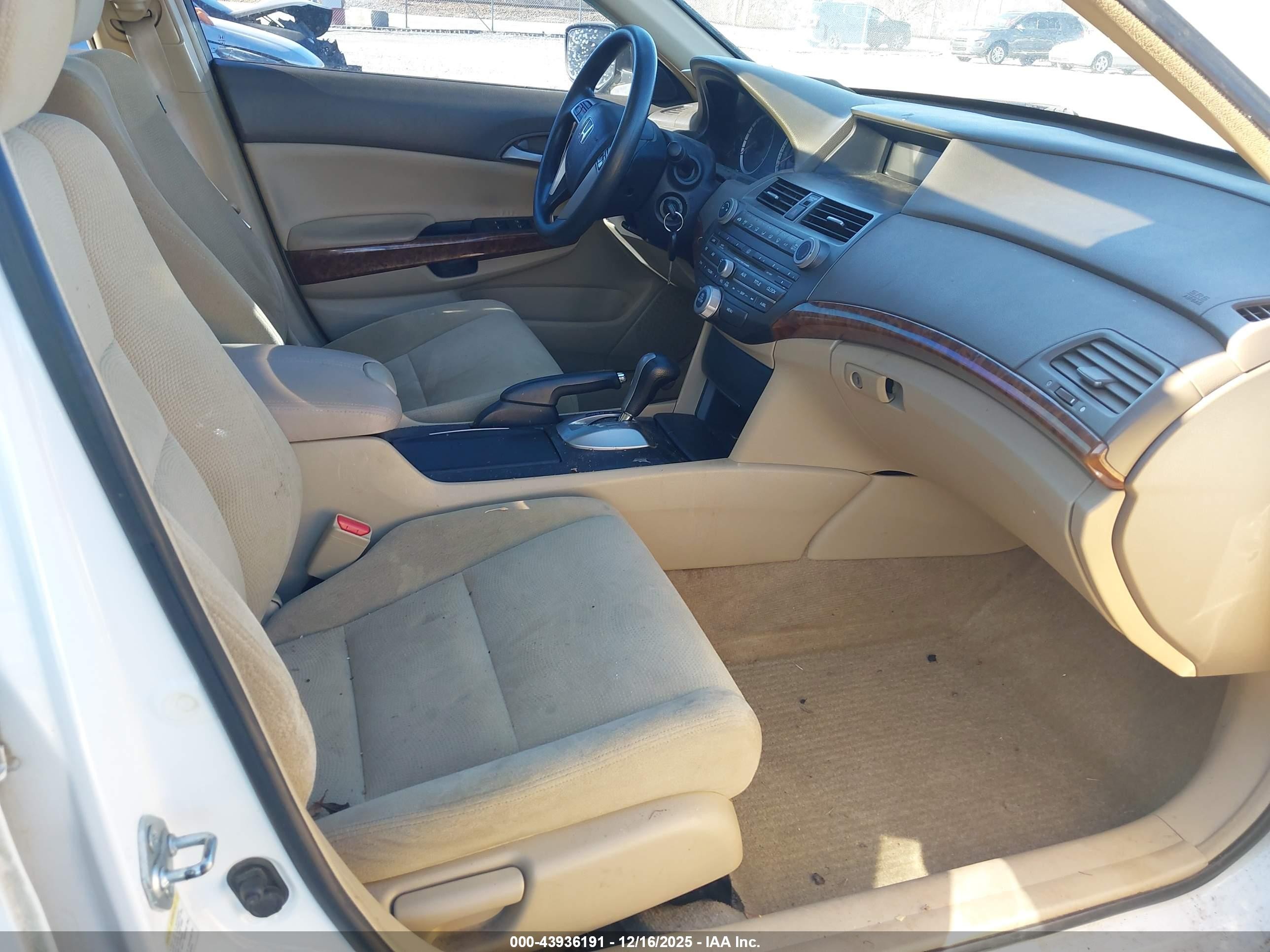 2008 Honda Accord 2.4 Ex White vin: 1HGCP26718A026963