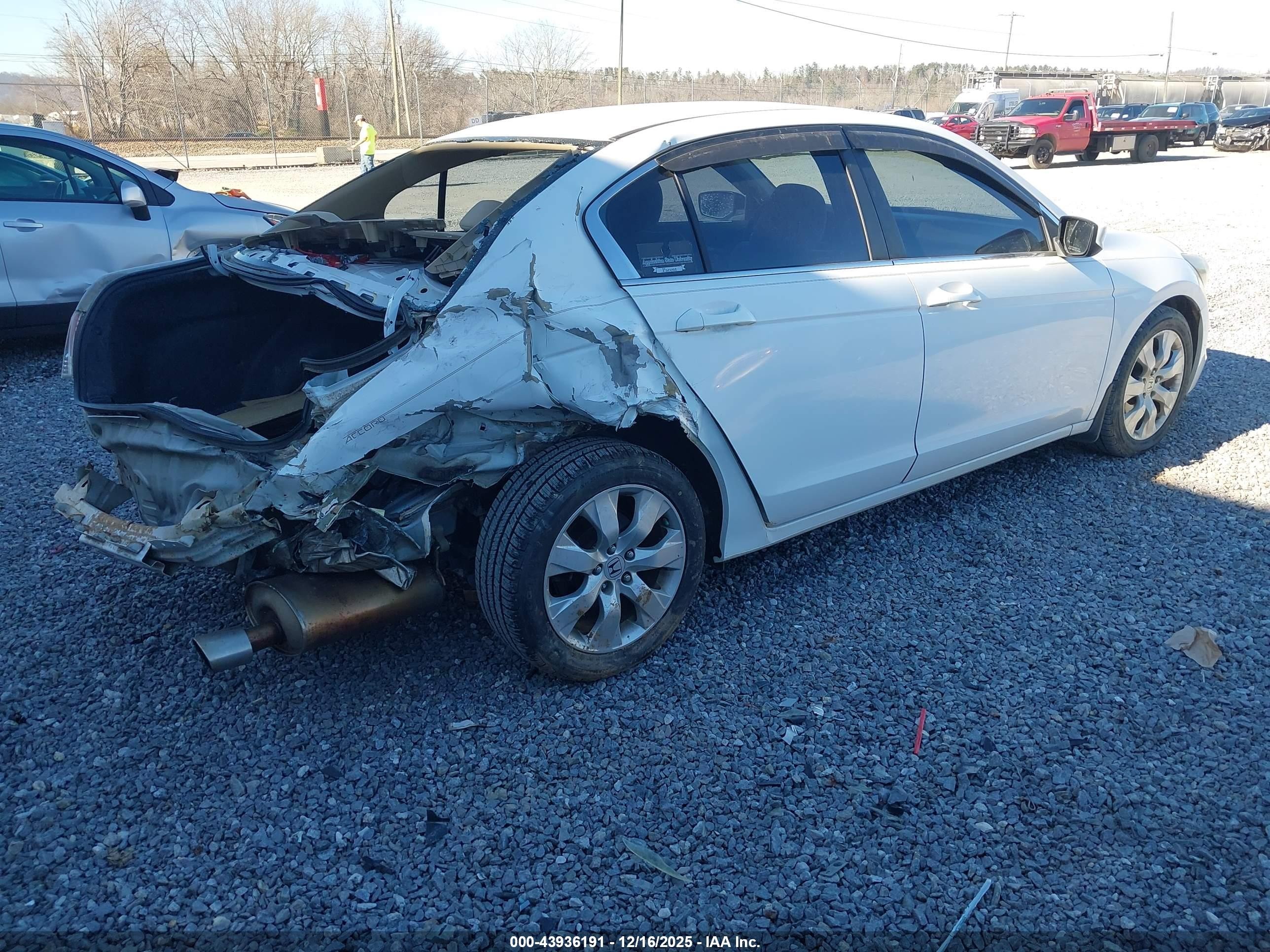 2008 Honda Accord 2.4 Ex White vin: 1HGCP26718A026963