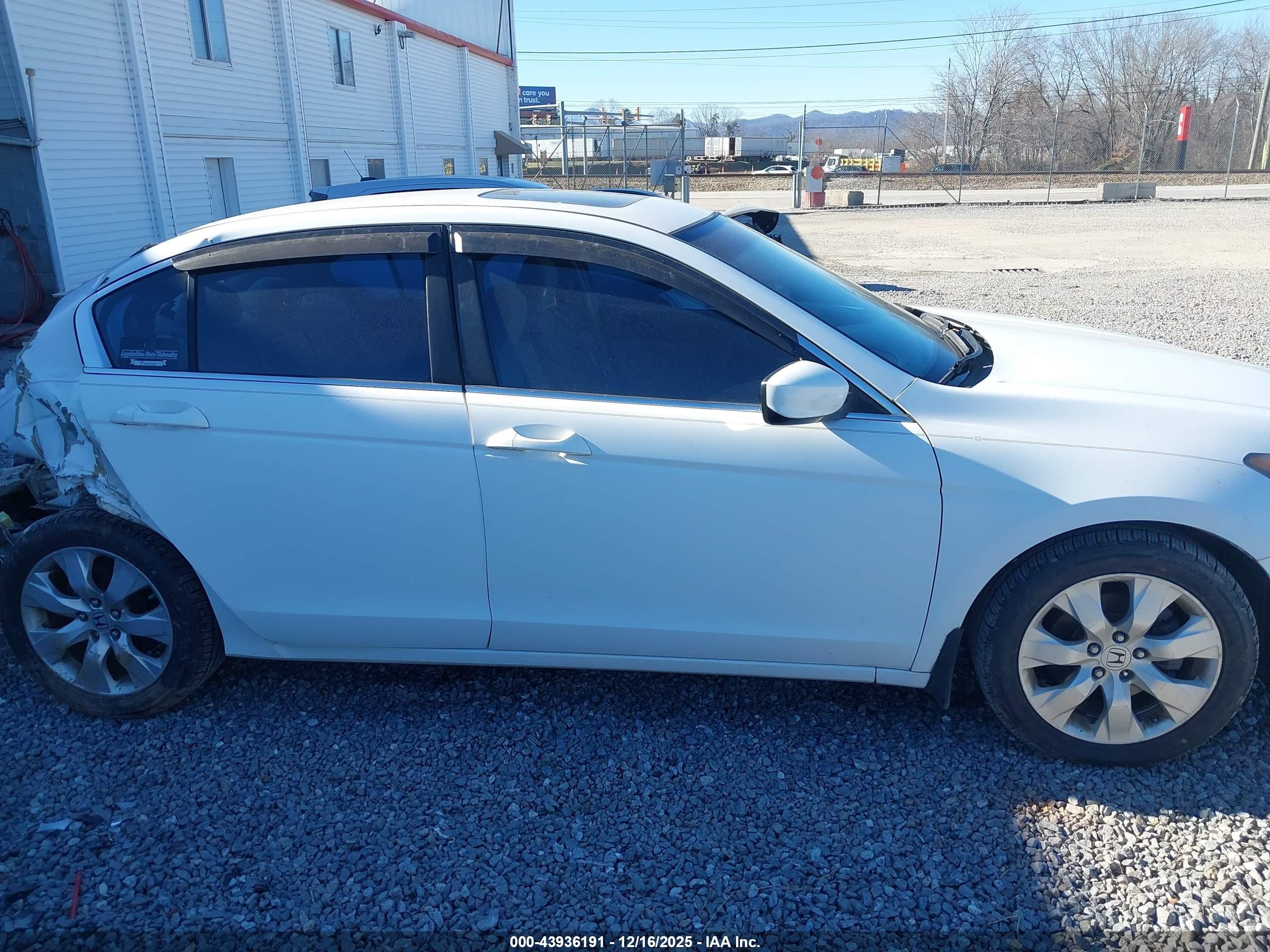 2008 Honda Accord 2.4 Ex White vin: 1HGCP26718A026963