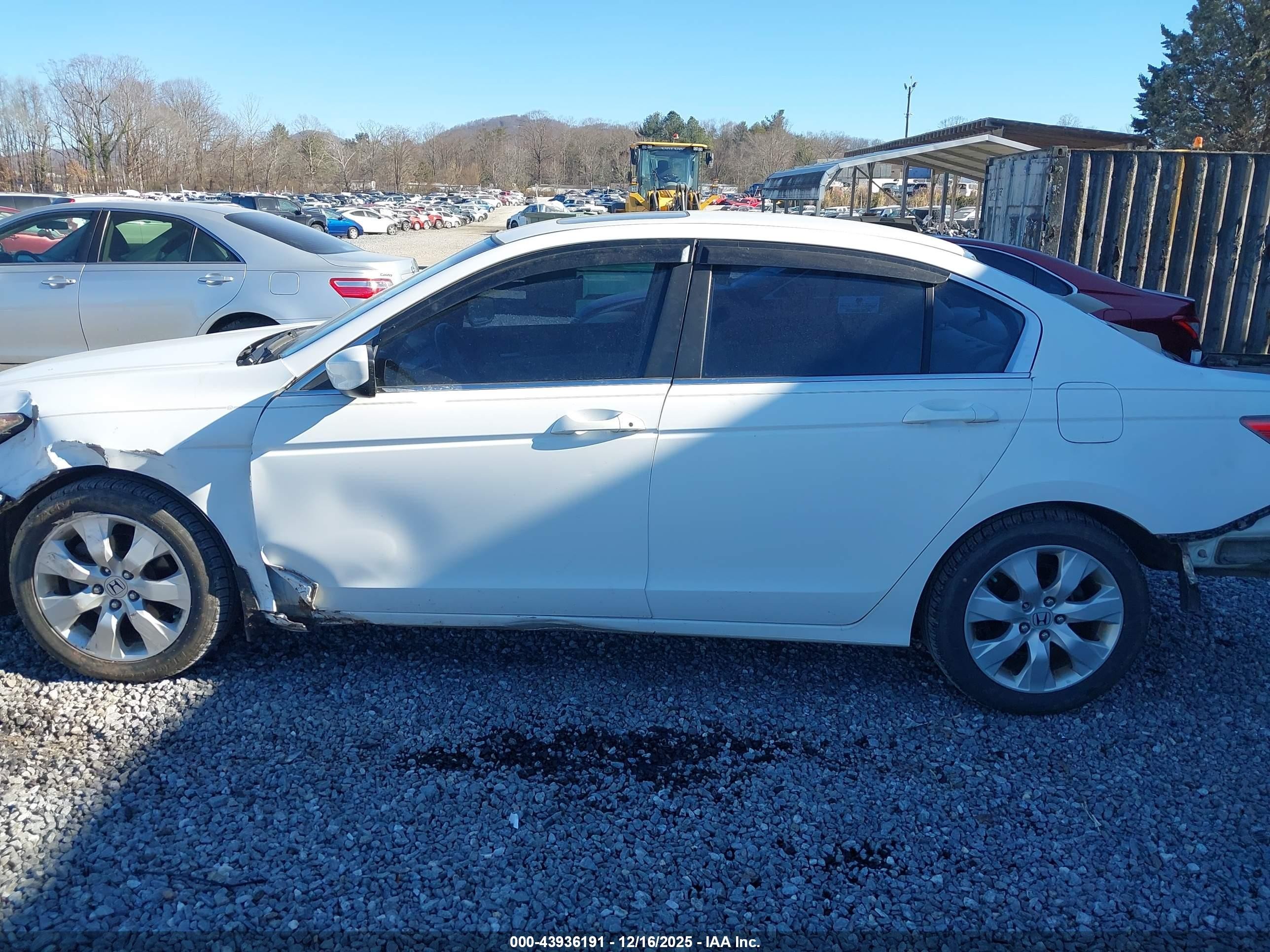 2008 Honda Accord 2.4 Ex White vin: 1HGCP26718A026963