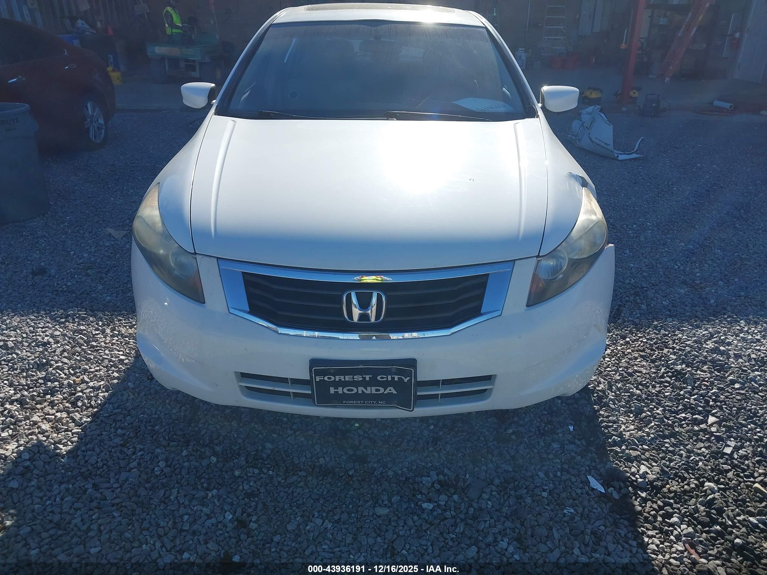 2008 Honda Accord 2.4 Ex White vin: 1HGCP26718A026963