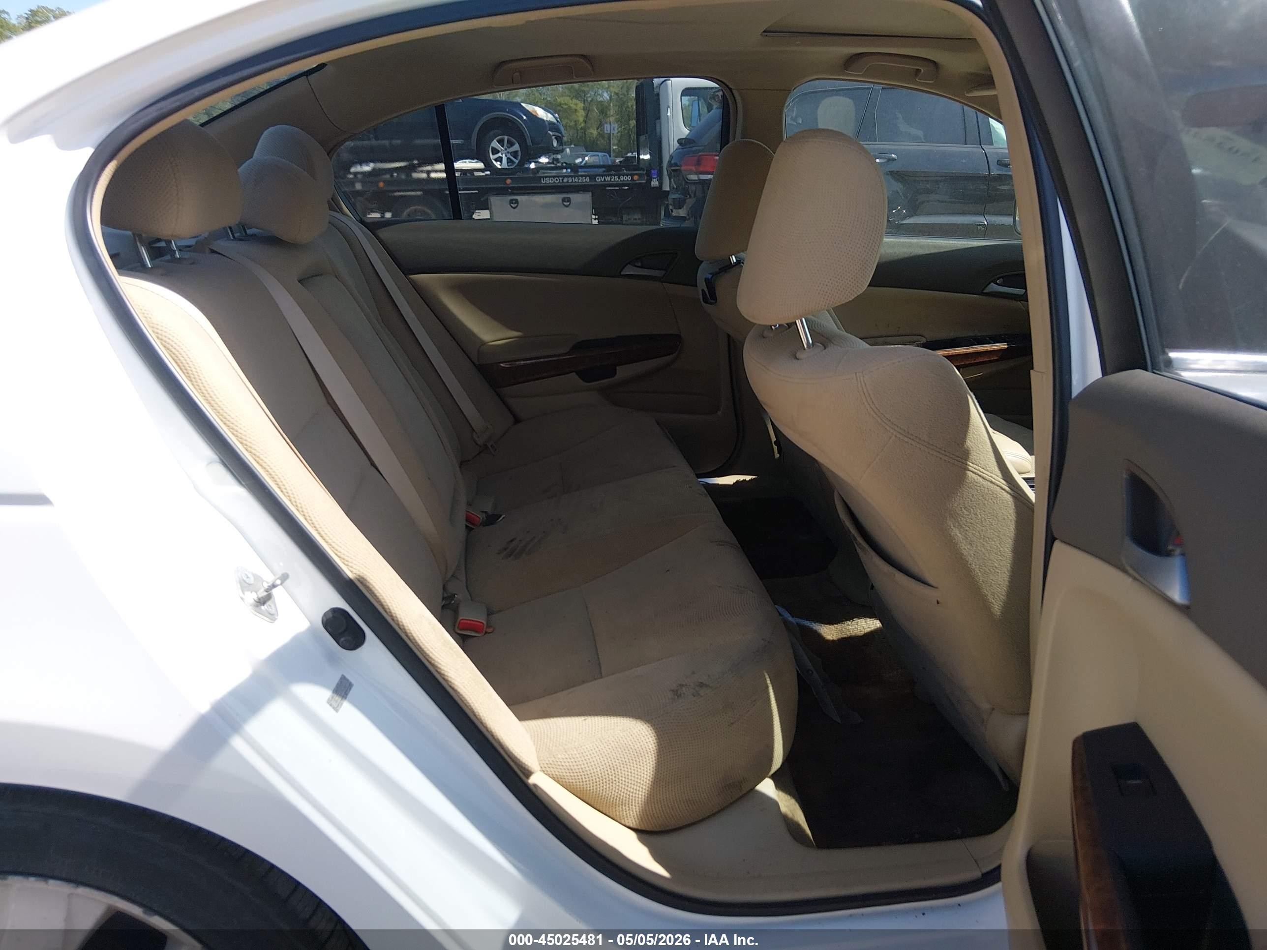 2009 Honda Accord 2.4 Ex White vin: 1HGCP26729A153660