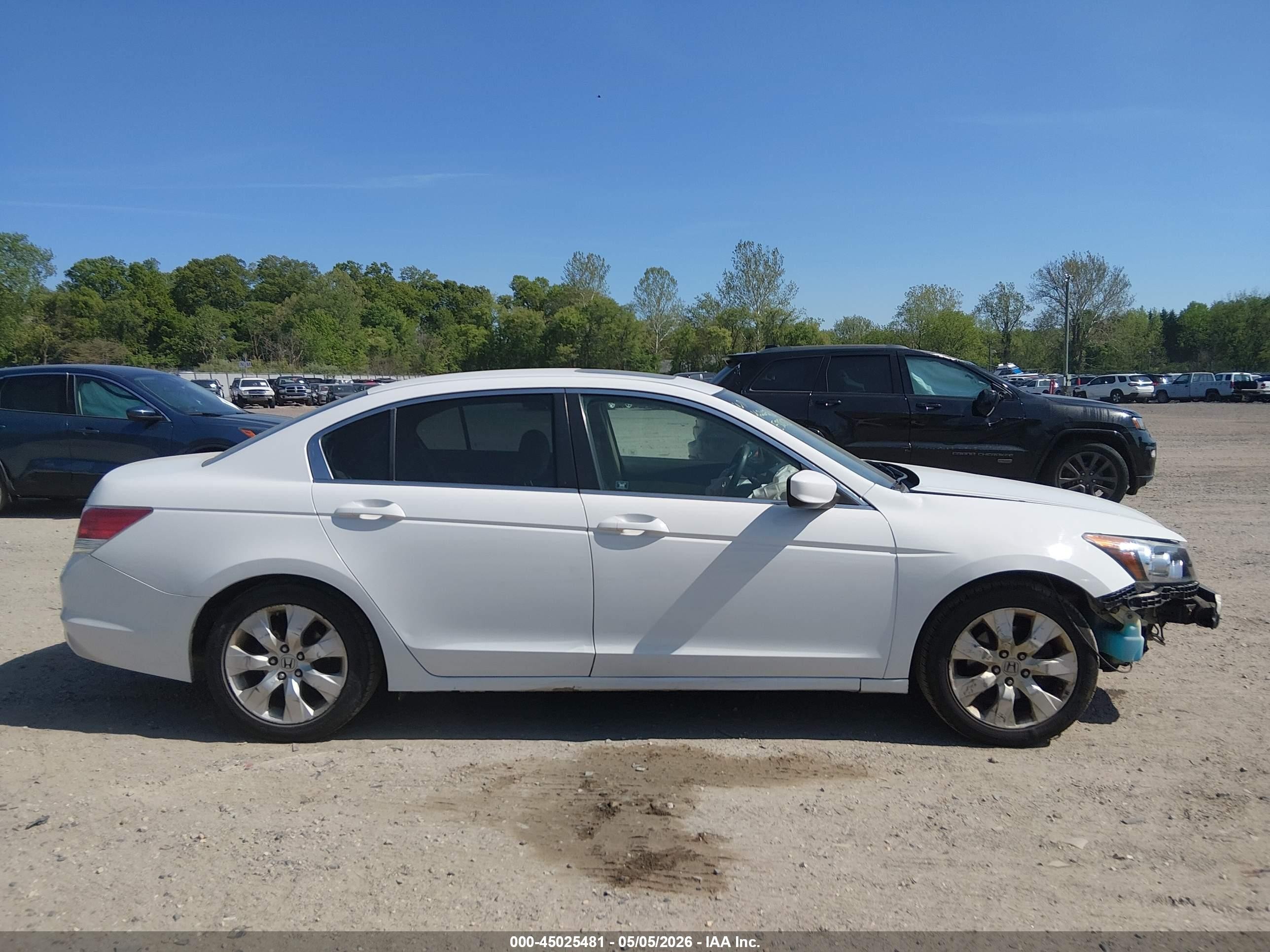 2009 Honda Accord 2.4 Ex White vin: 1HGCP26729A153660