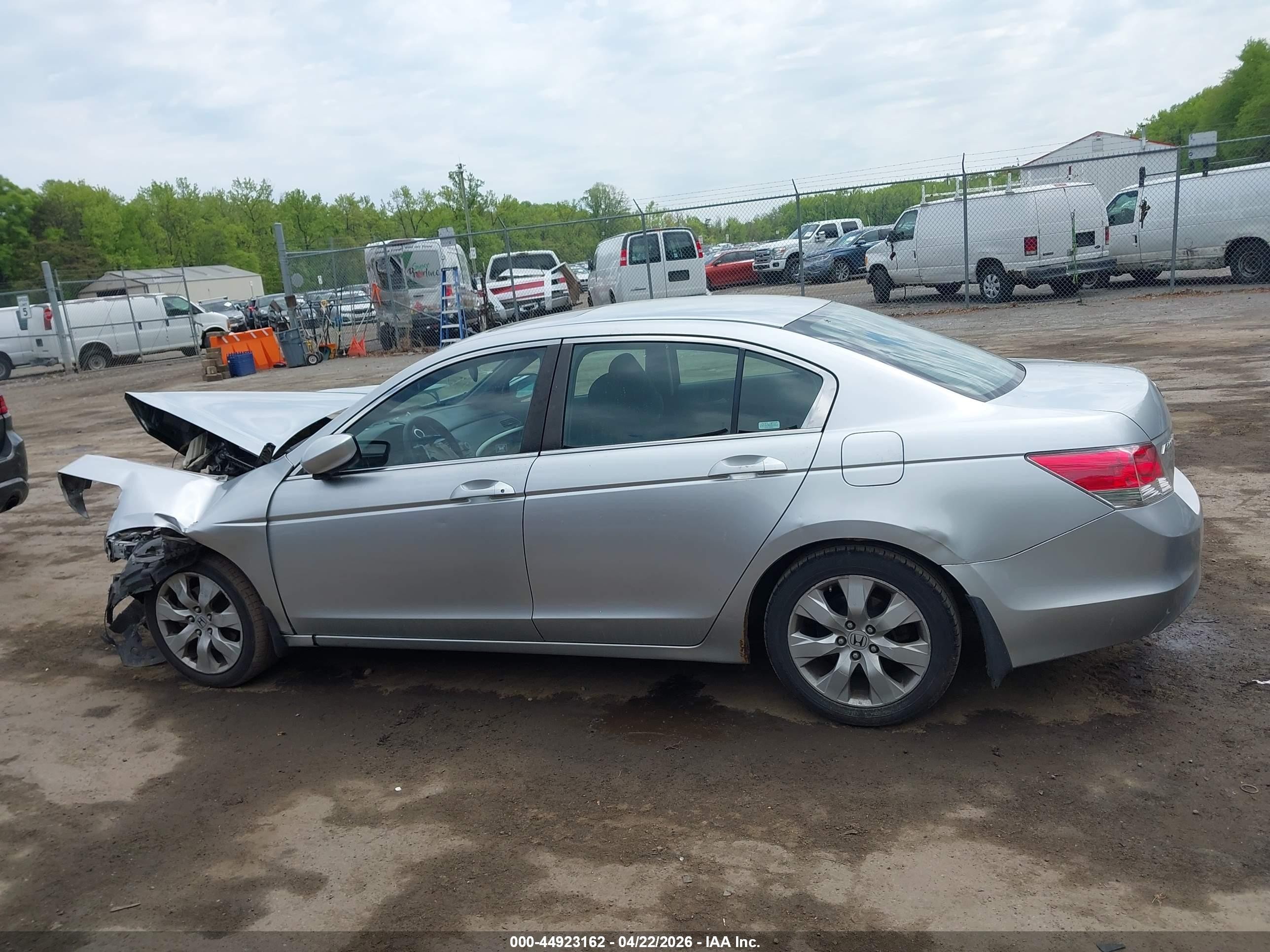 2009 Honda Accord 2.4 Ex Серебряный vin: 1HGCP26759A123844