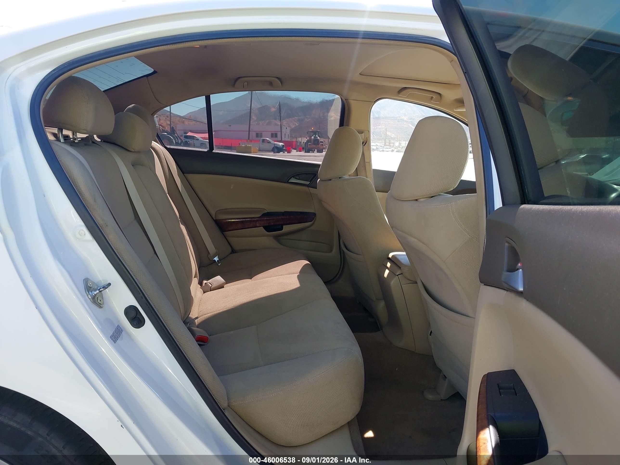 2009 Honda Accord 2.4 Ex White vin: 1HGCP26759A183025