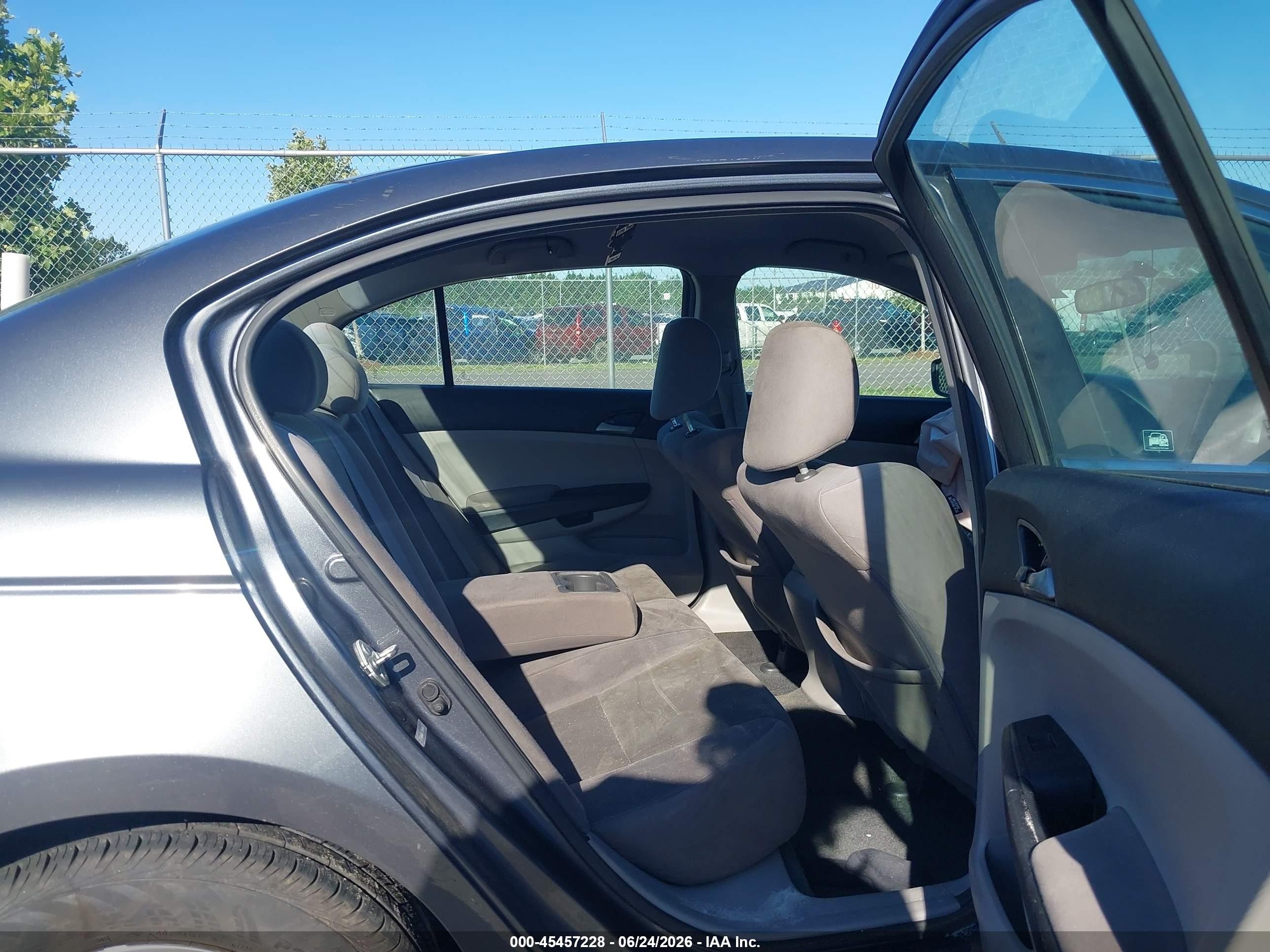 2011 Honda Accord 2.4 Lx Gray vin: 1HGCP2E38BA066267