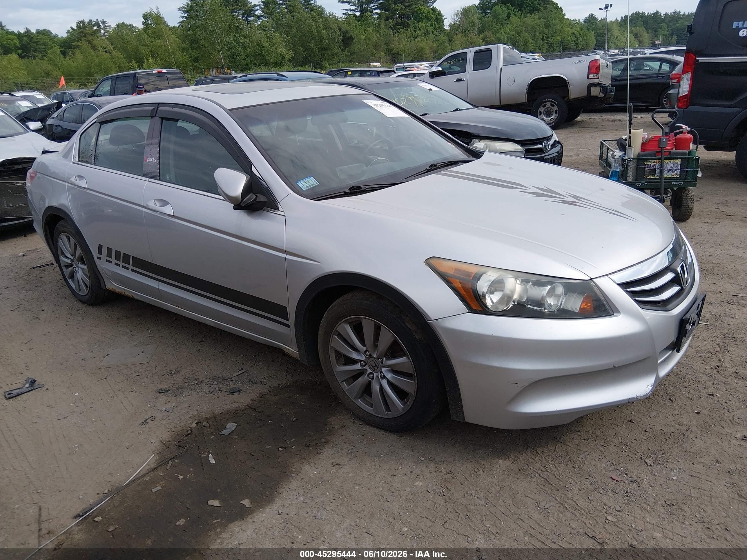 2011 Honda Accord 2.4 Ex Silver vin: 1HGCP2E7XBA157608