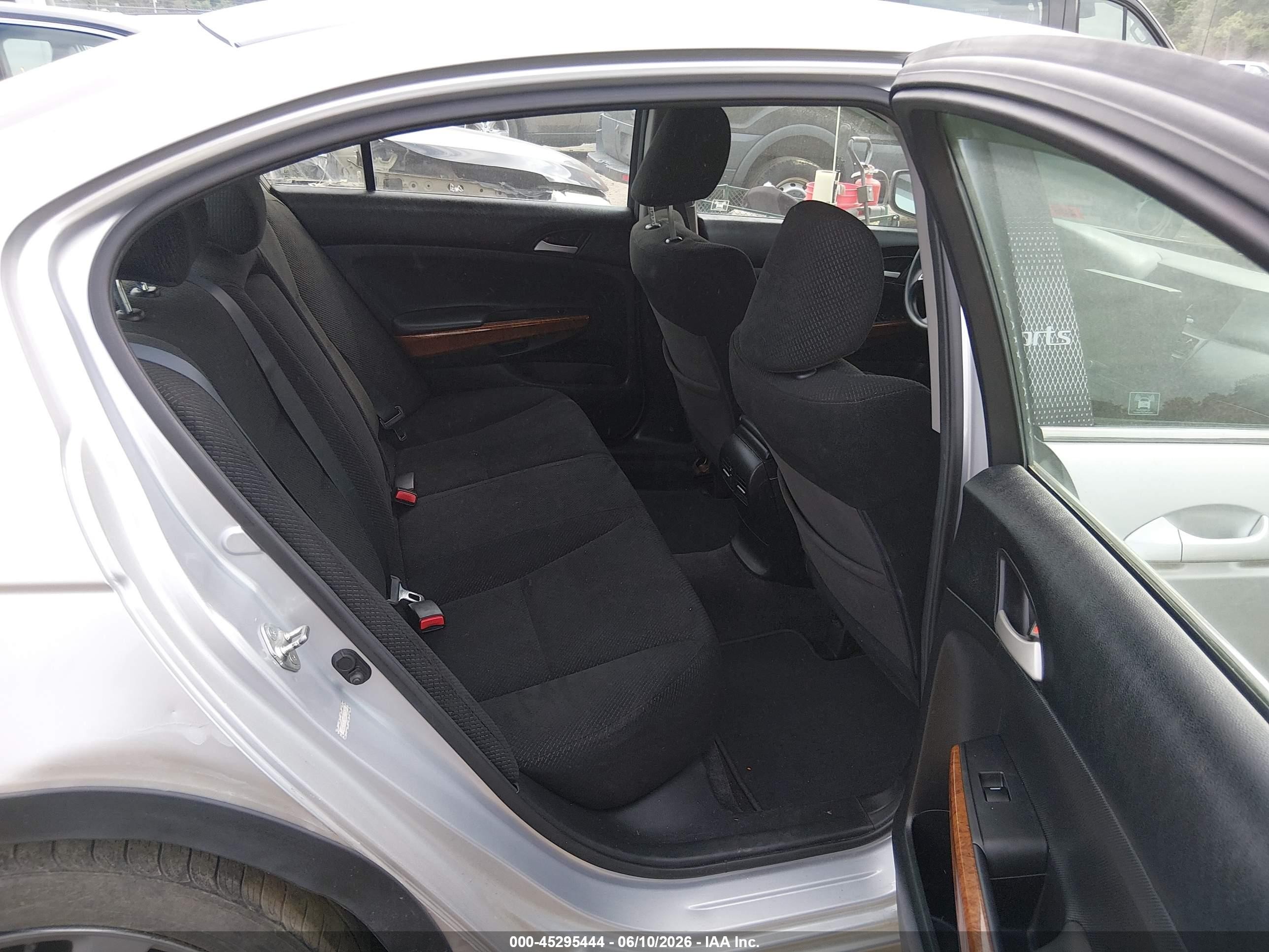 2011 Honda Accord 2.4 Ex Silver vin: 1HGCP2E7XBA157608
