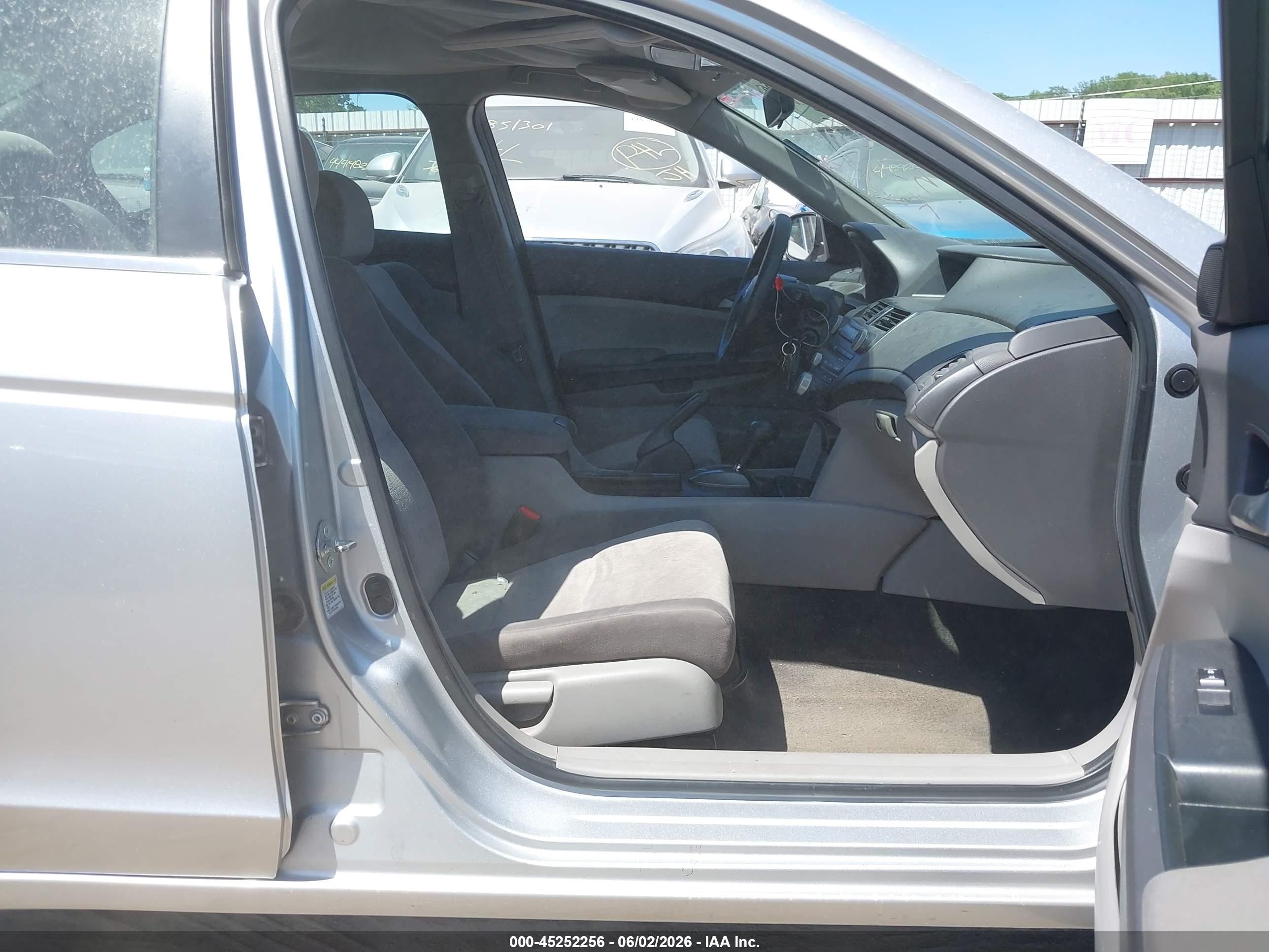 2010 Honda Accord 2.4 Lx Silver vin: 1HGCP2F30AA186691