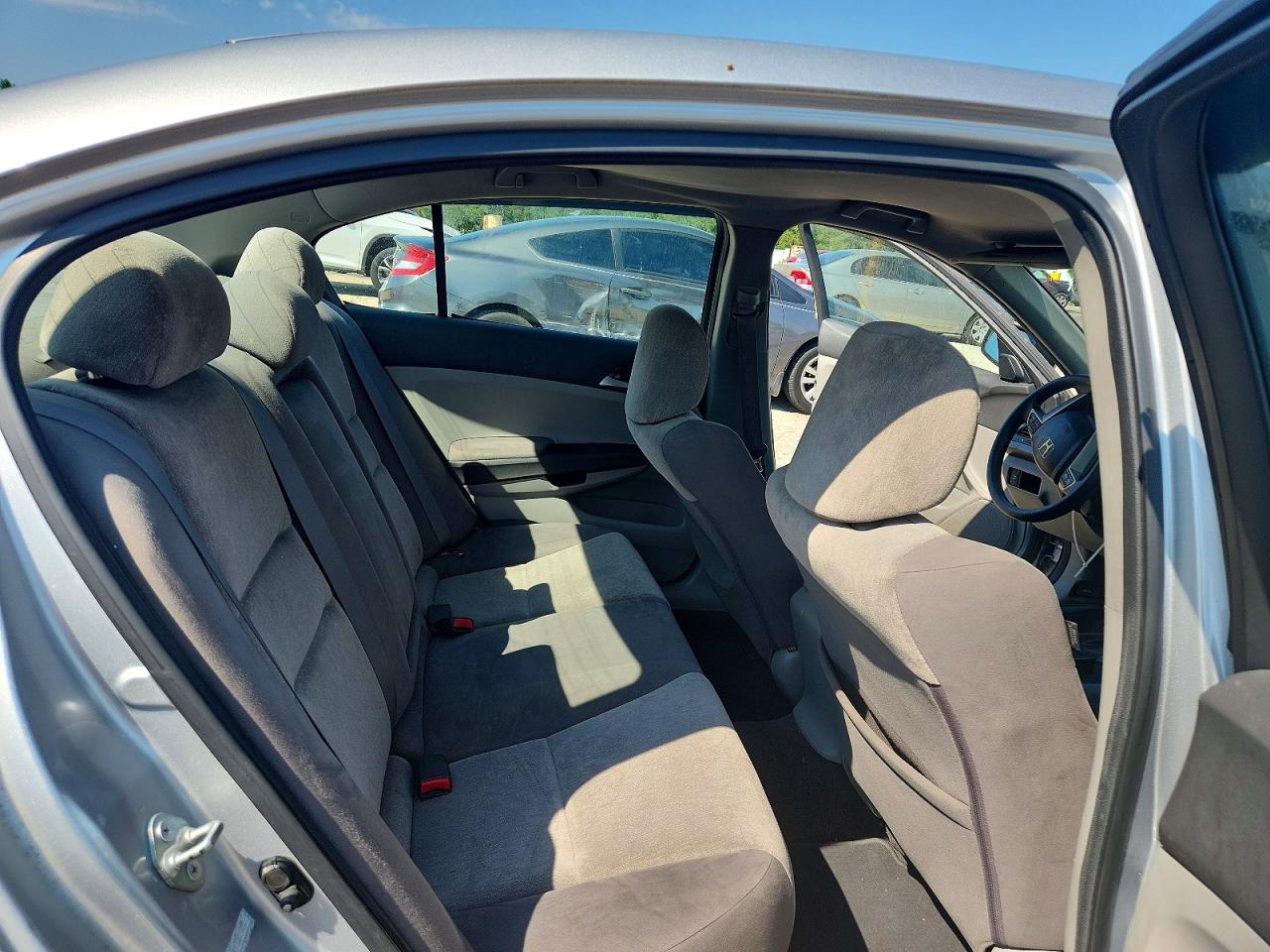 2010 Honda Accord Lx Silver vin: 1HGCP2F30AA189347