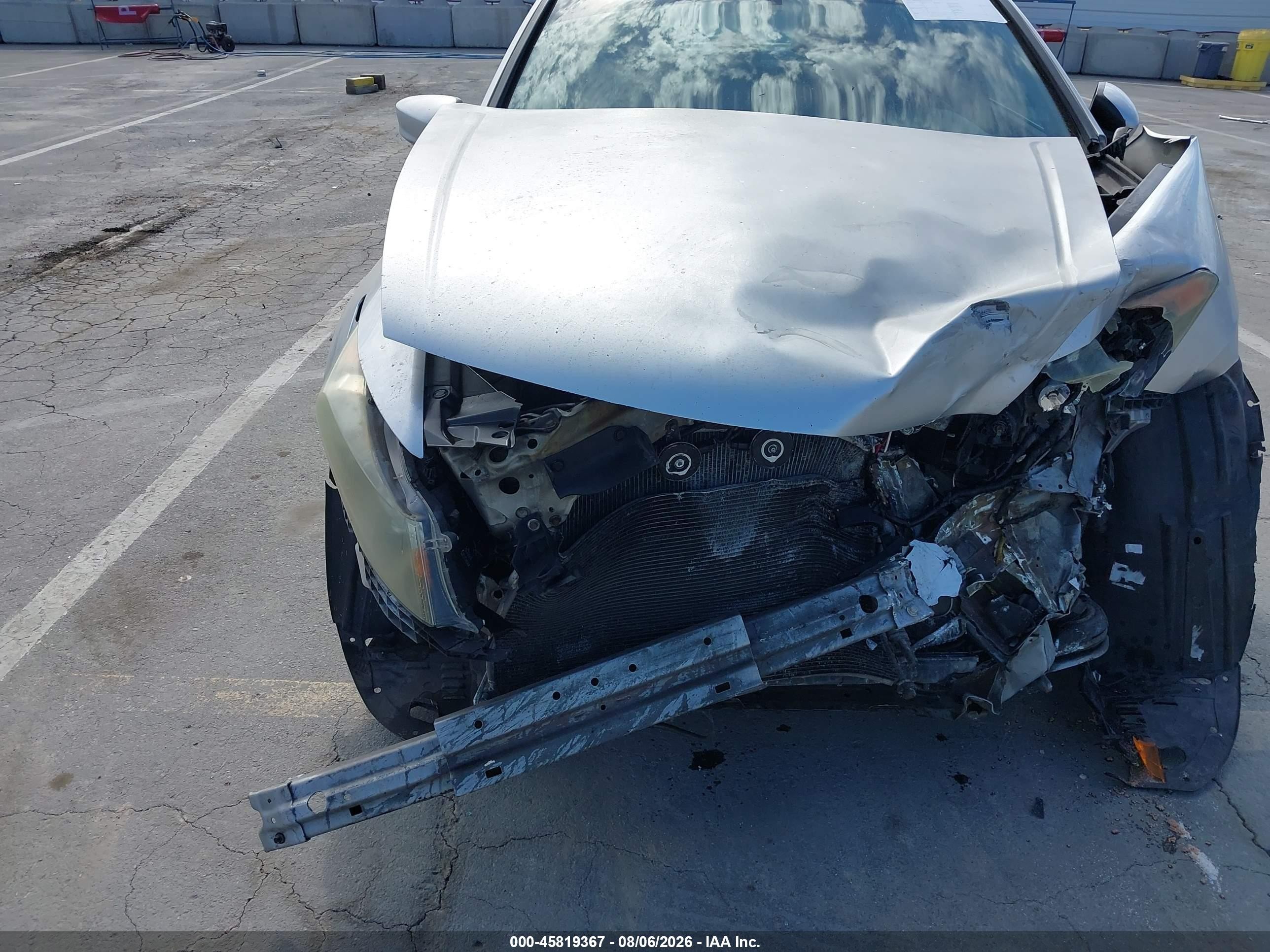 2010 Honda Accord 2.4 Lx Silver vin: 1HGCP2F31AA121459