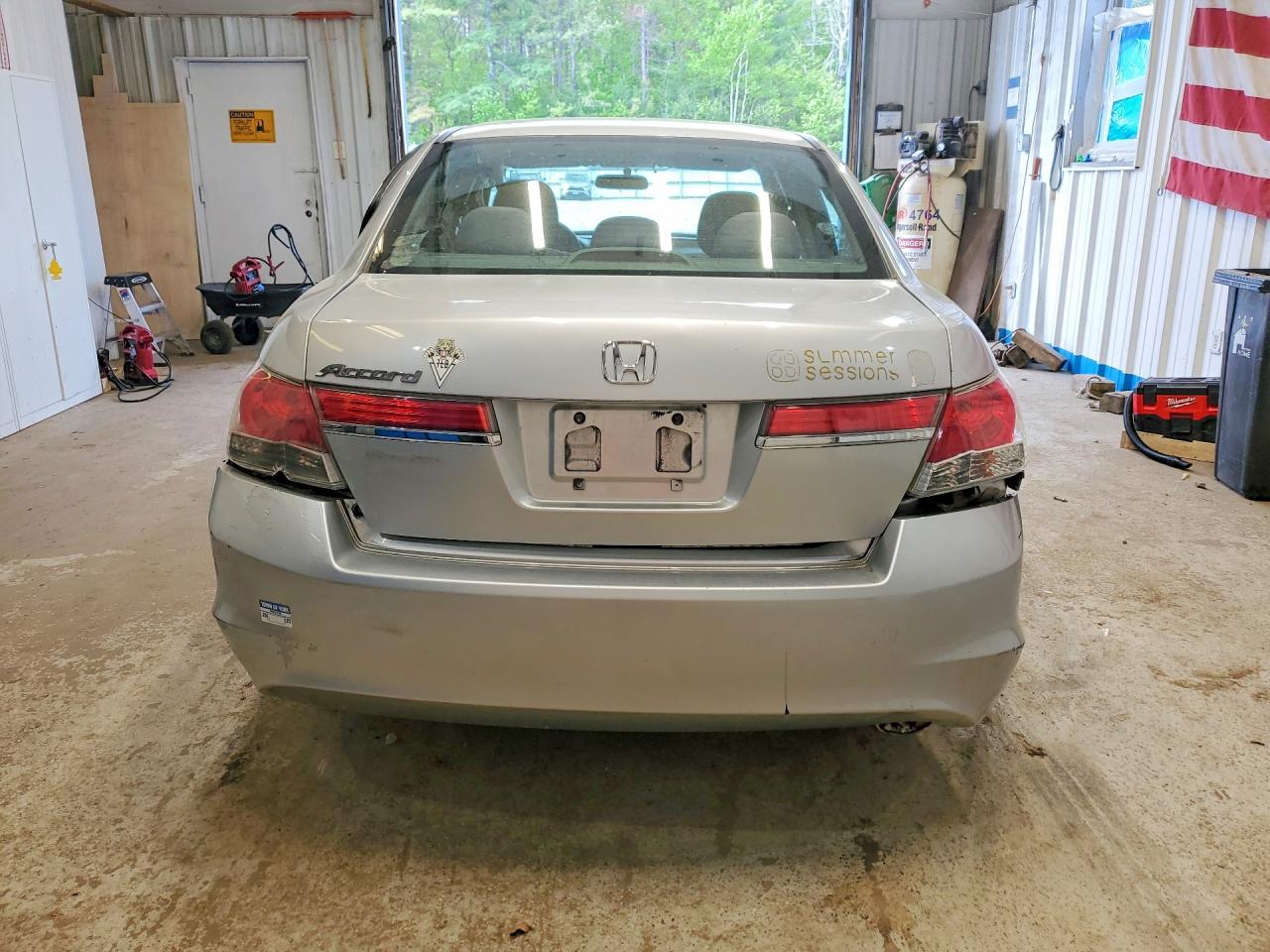 2011 Honda Accord Lx Silver vin: 1HGCP2F31BA124475
