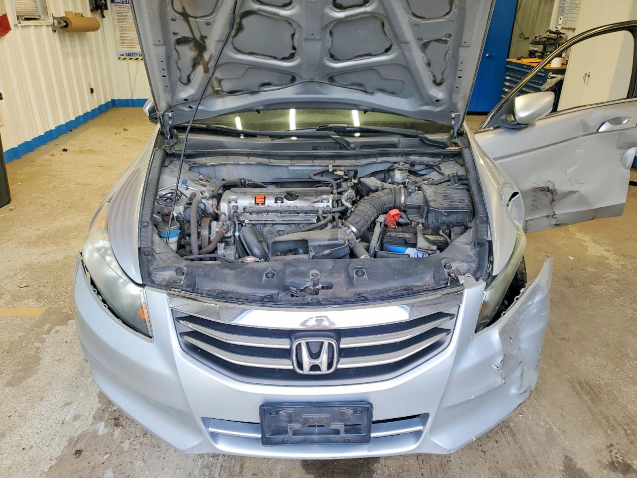 2011 Honda Accord Lx Silver vin: 1HGCP2F31BA124475