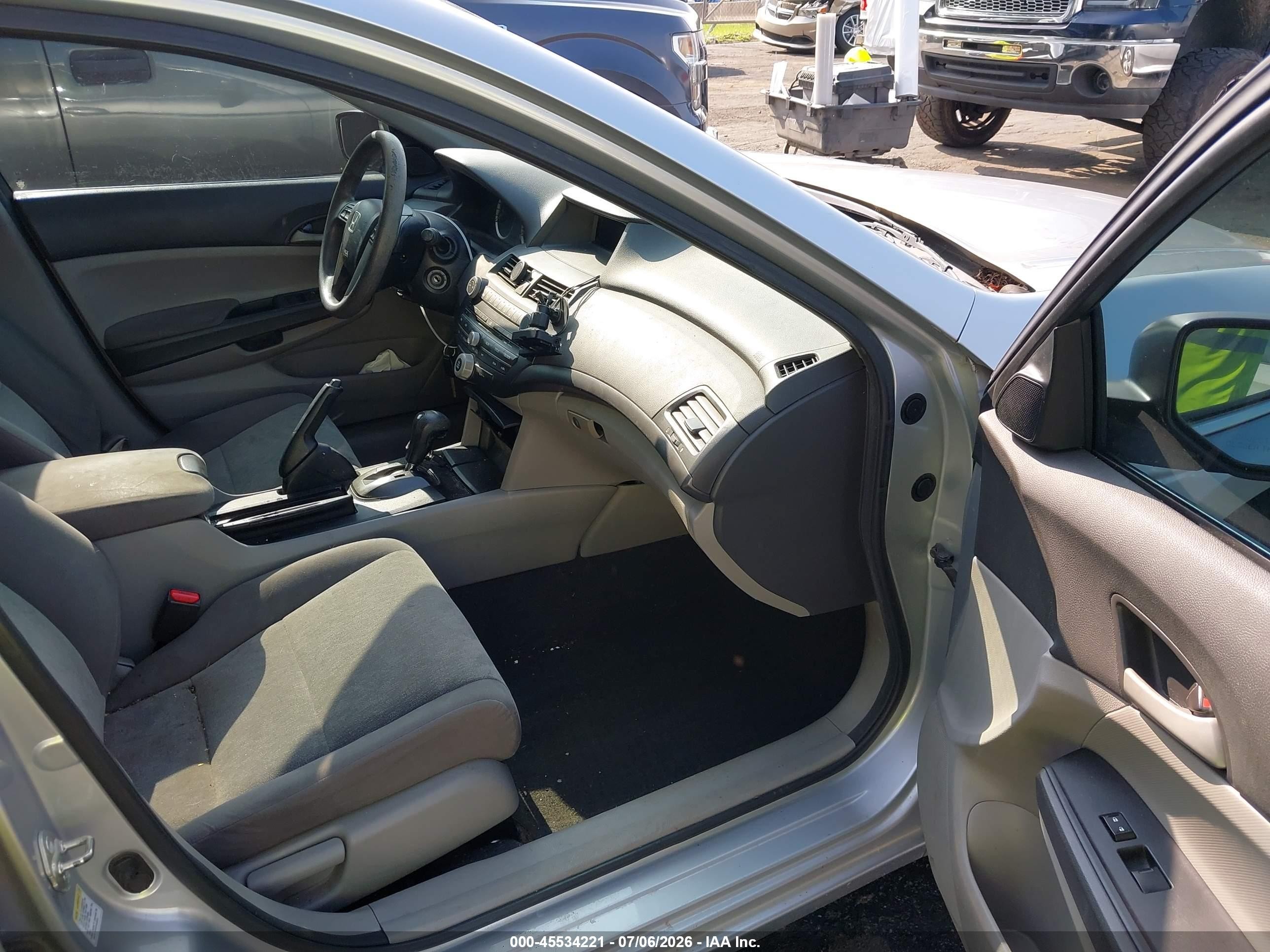2010 Honda Accord 2.4 Lx Silver vin: 1HGCP2F33AA045260