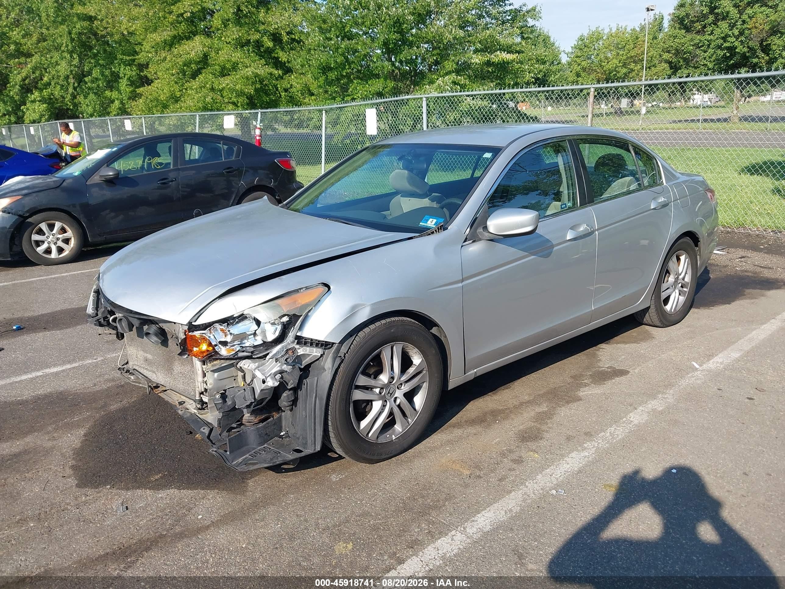2010 Honda Accord 2.4 Lx Silver vin: 1HGCP2F33AA102461