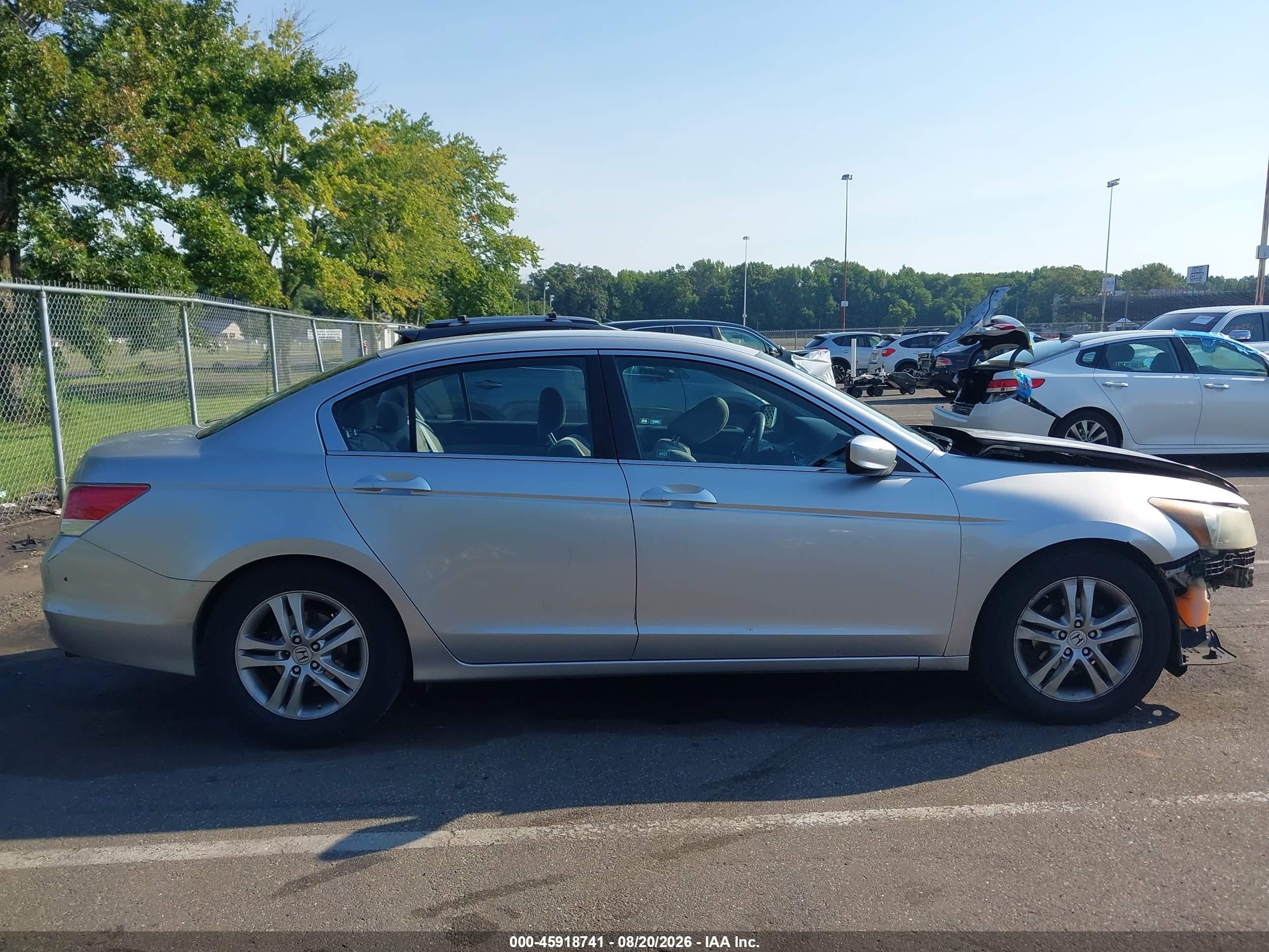 2010 Honda Accord 2.4 Lx Silver vin: 1HGCP2F33AA102461