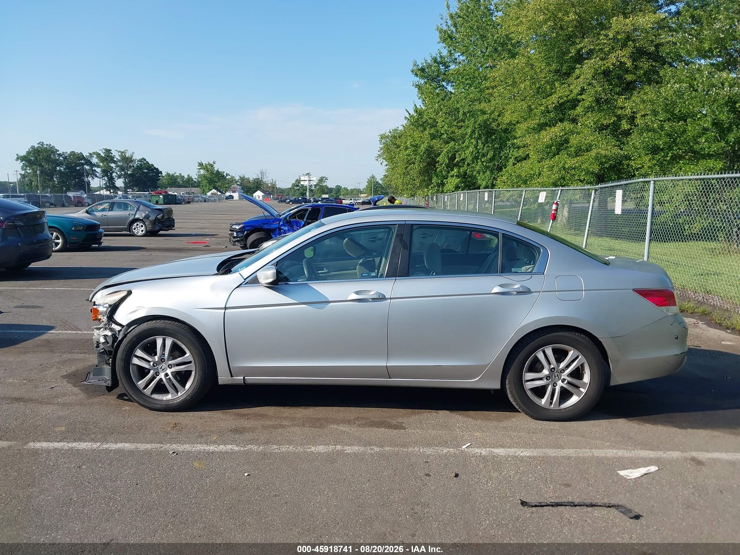 2010 Honda Accord 2.4 Lx Silver vin: 1HGCP2F33AA102461