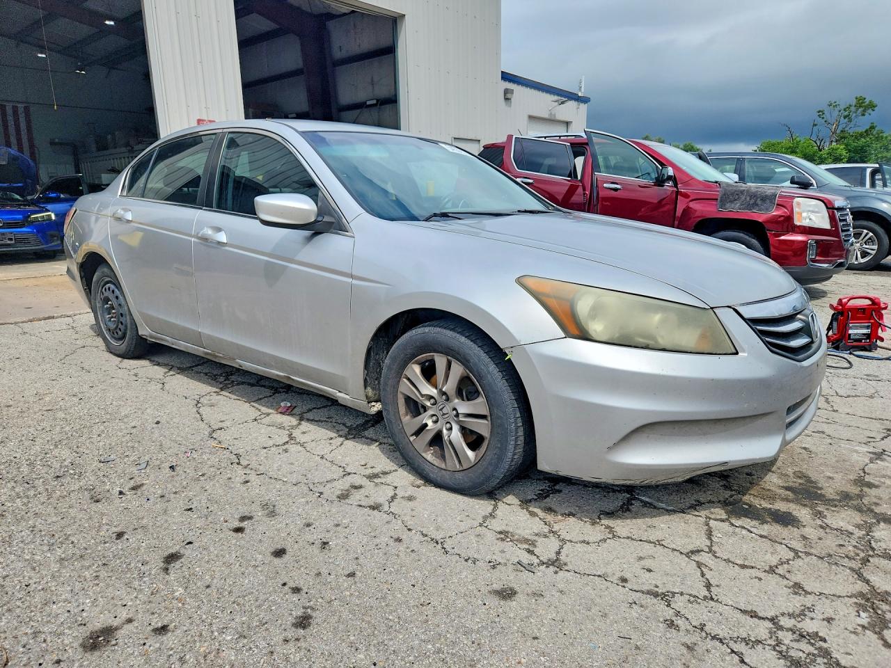 2011 Honda Accord Lx Silver vin: 1HGCP2F33BA022627