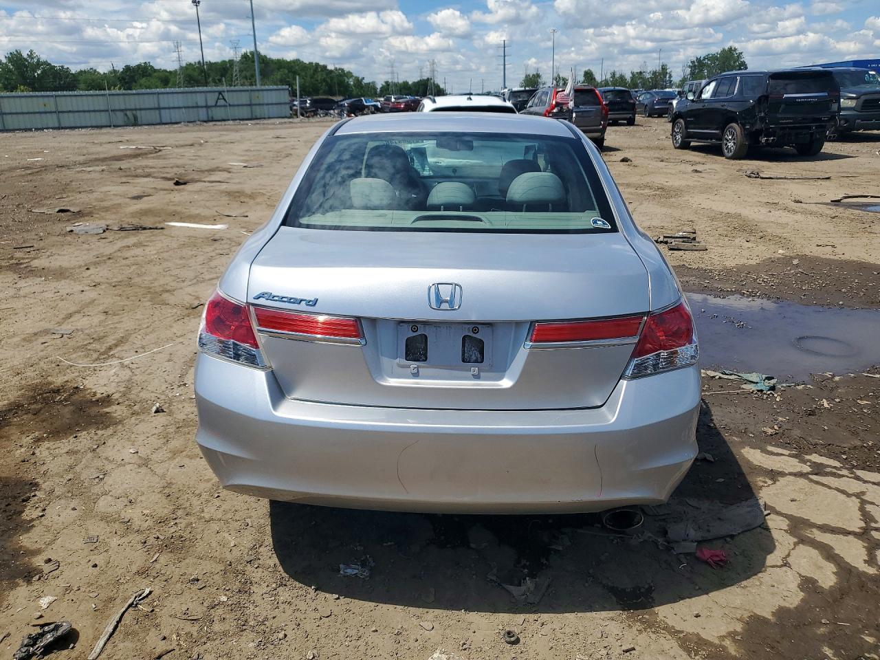 2011 Honda Accord Lx Silver vin: 1HGCP2F33BA106575