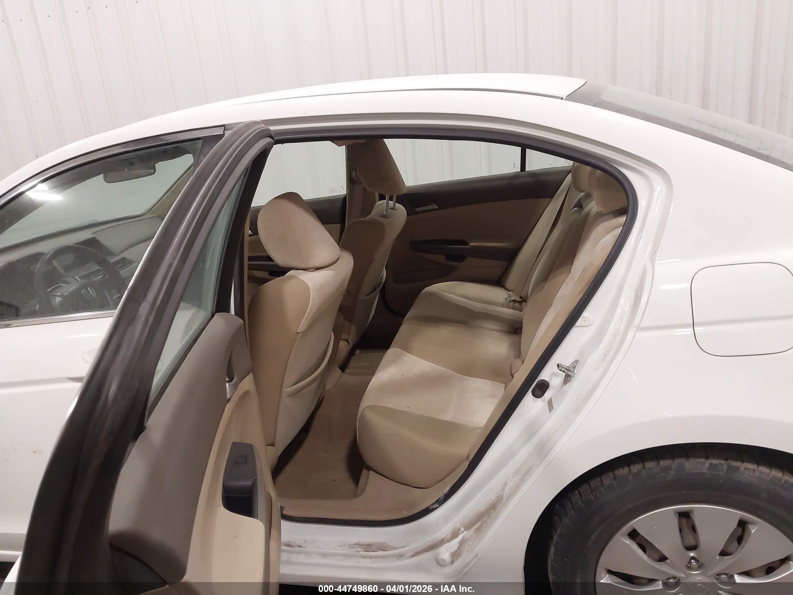 2010 Honda Accord 2.4 Lx White vin: 1HGCP2F34AA132388